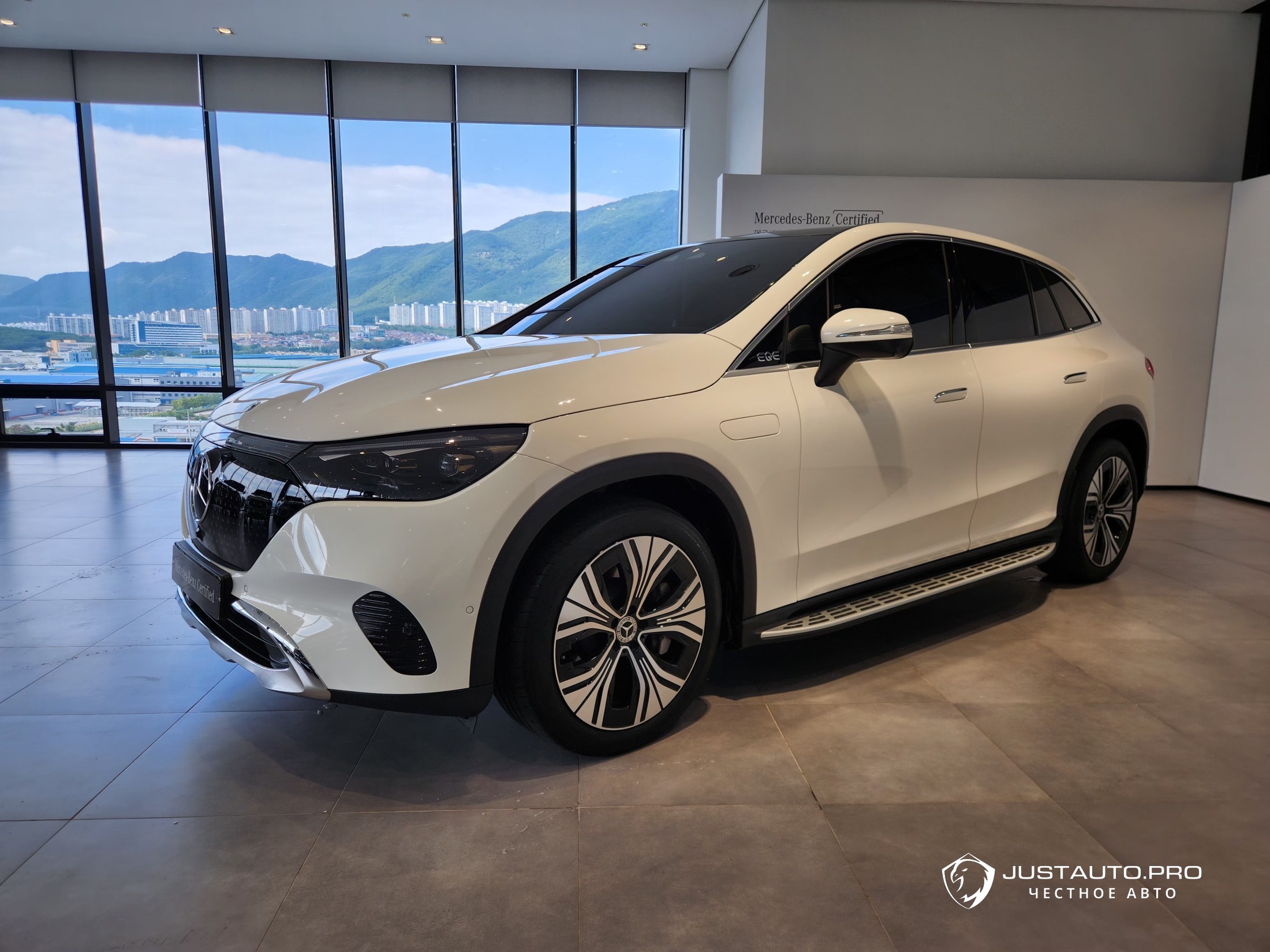 Автомобиль Mercedes-Benz EQE