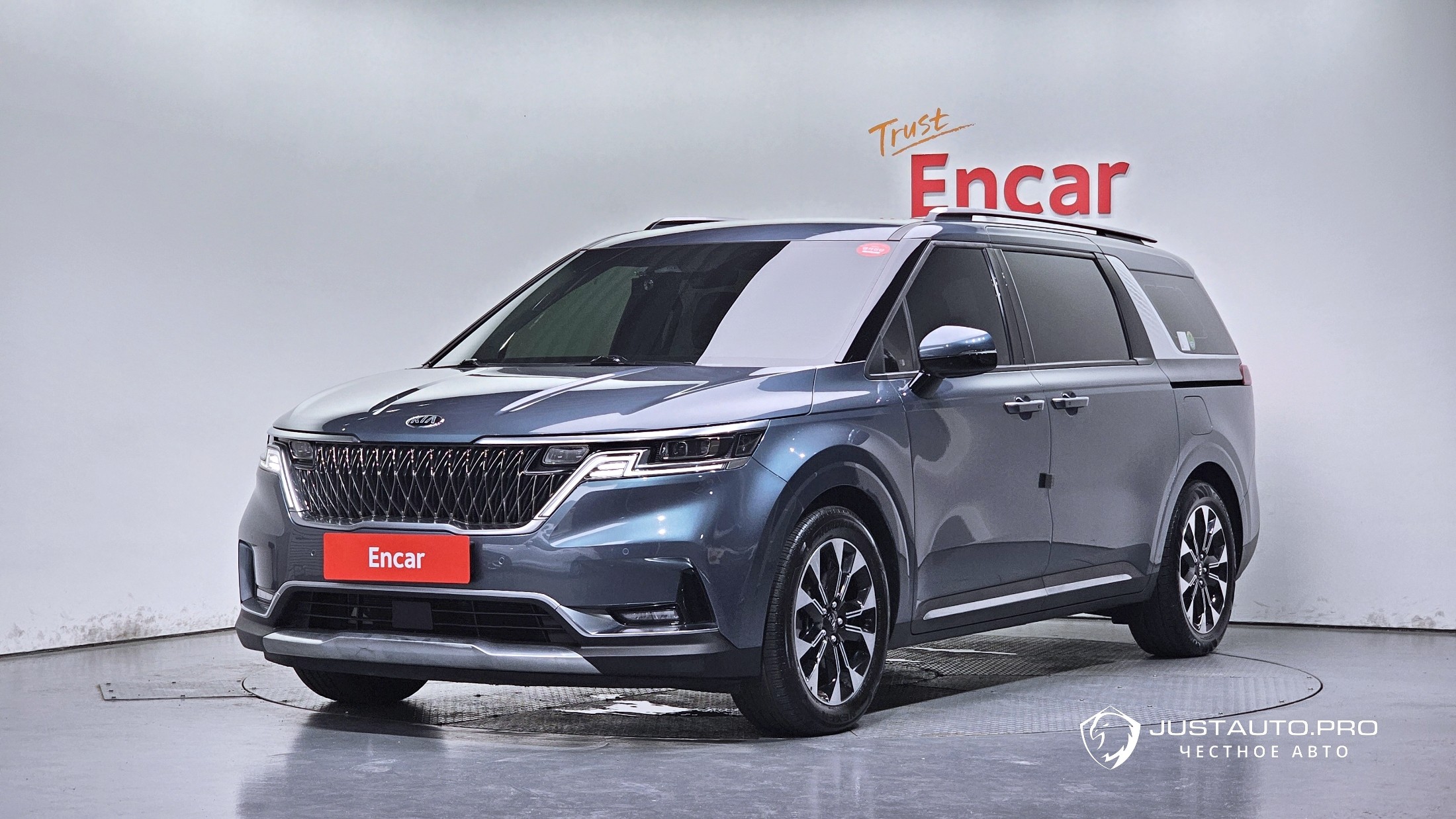 Автомобиль Kia Canival