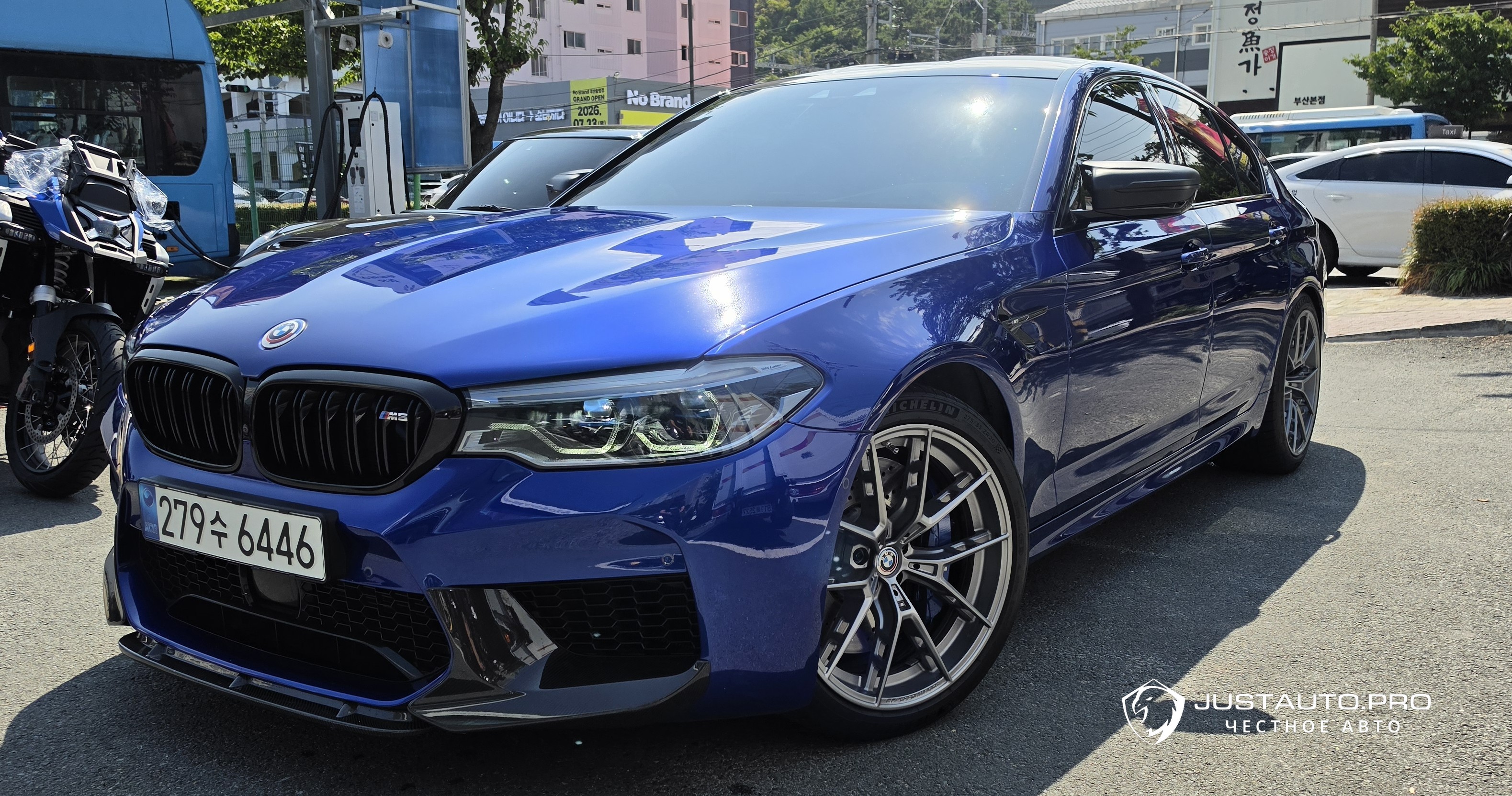 Автомобиль BMW M5