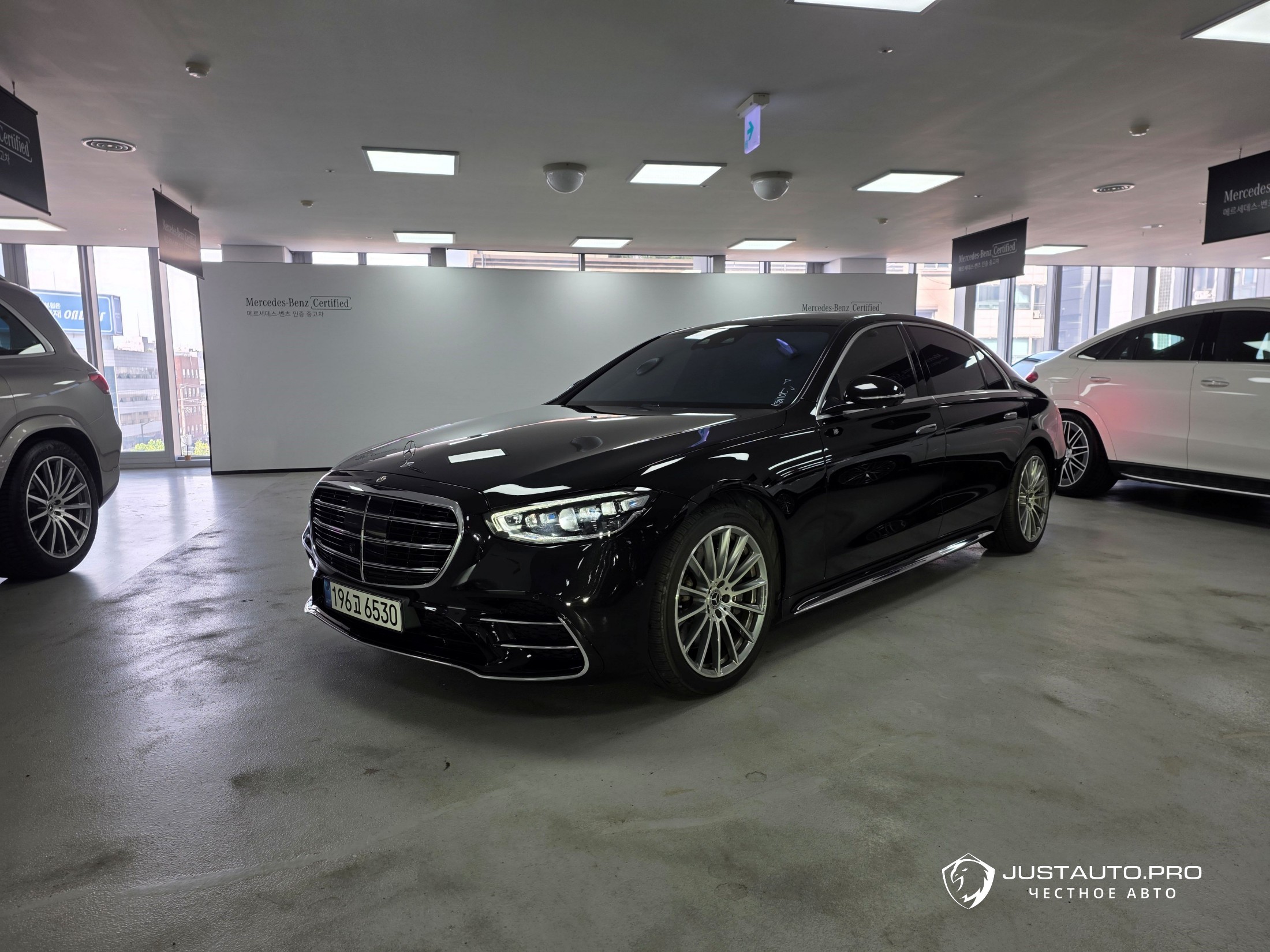 Автомобиль Mercedes-Benz S-Class