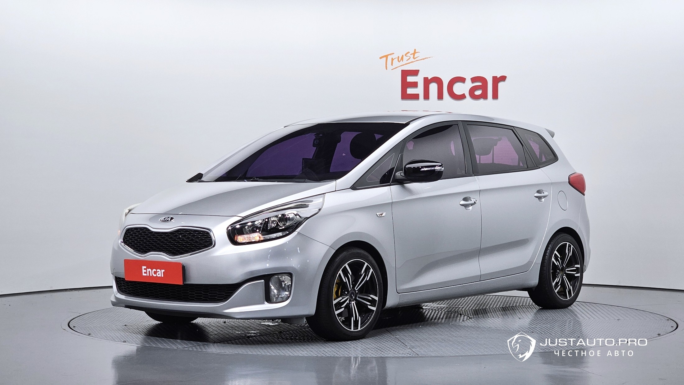 Автомобиль Kia Carens