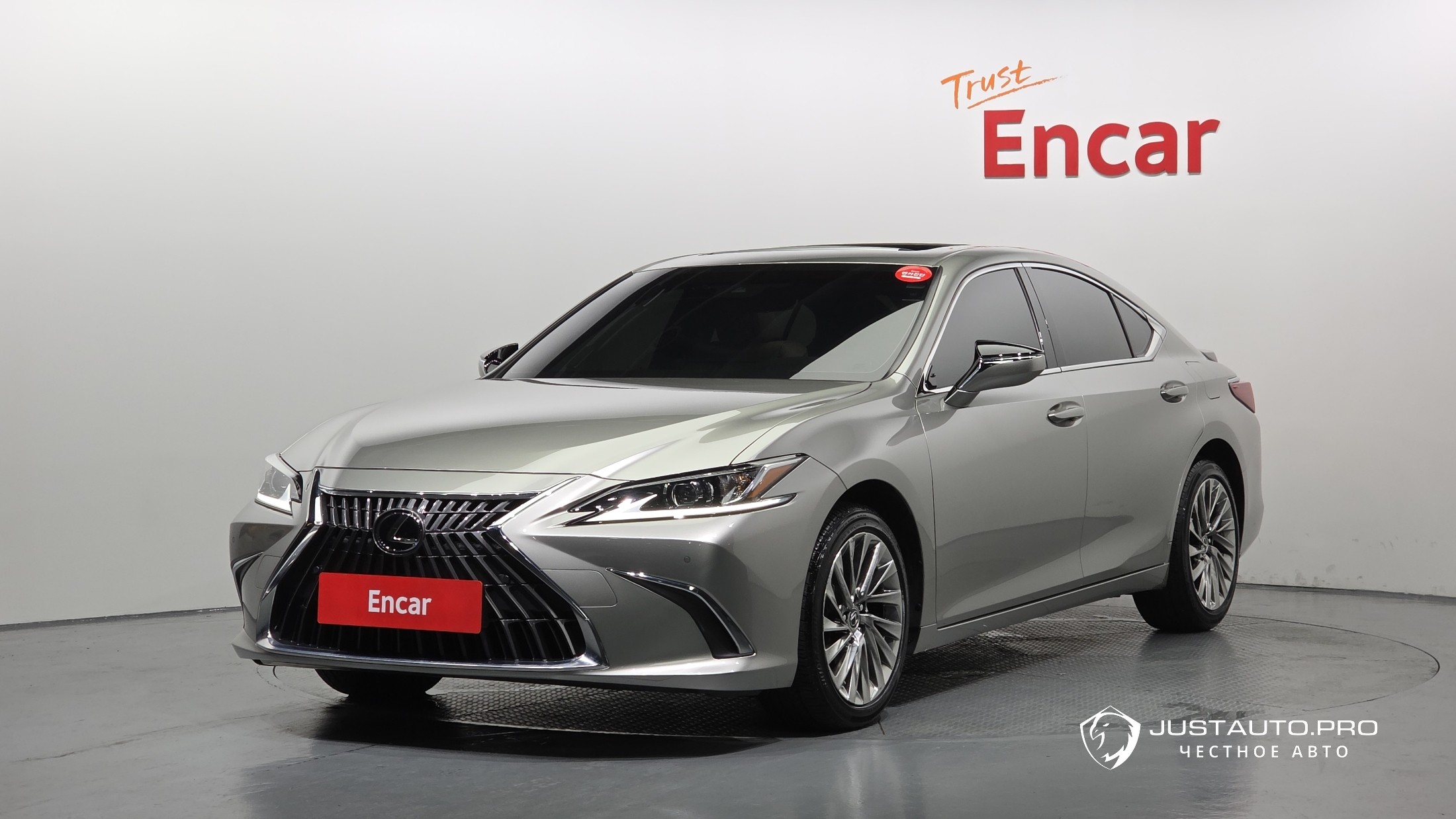 Автомобиль Lexus ES