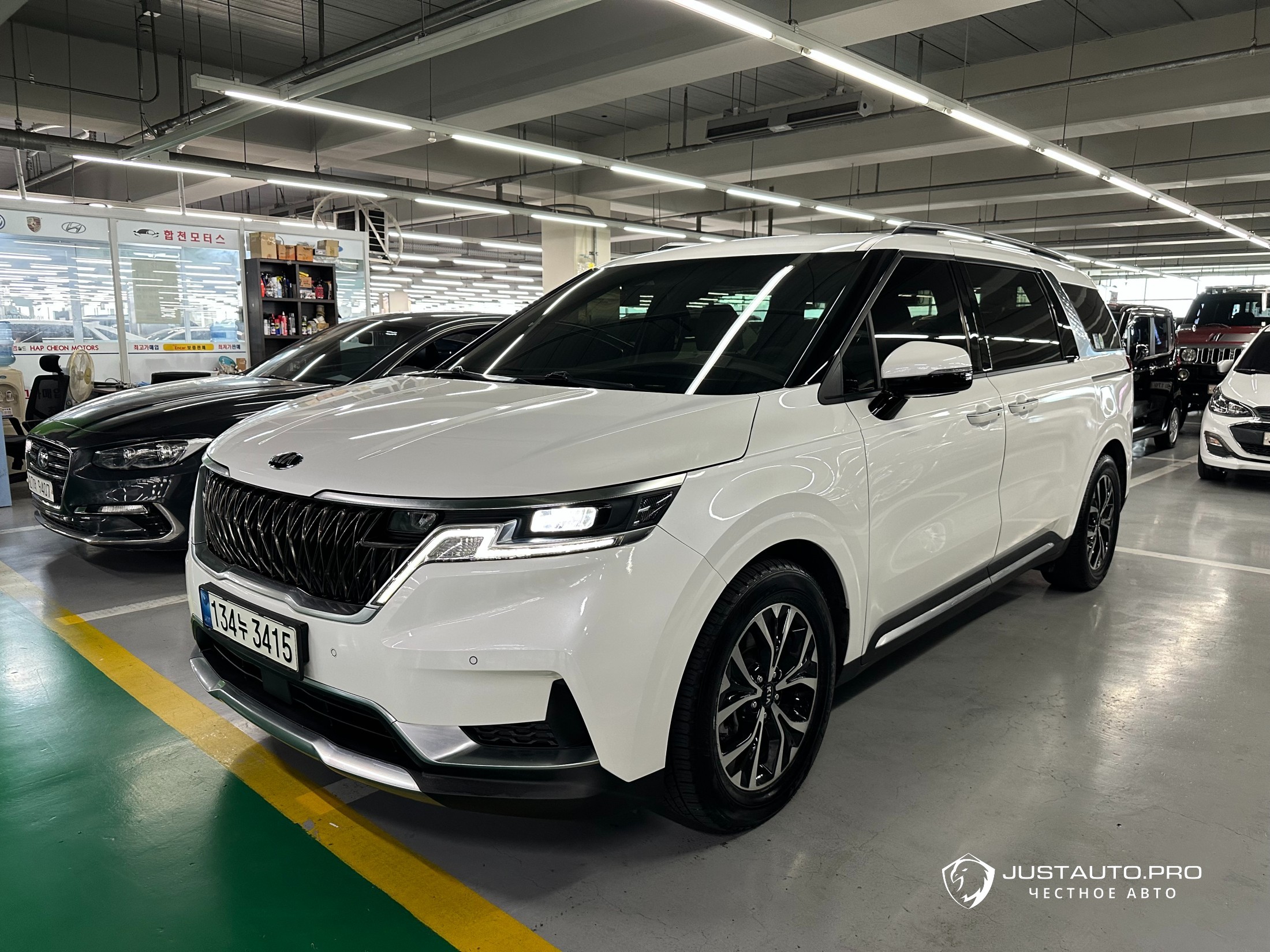 Автомобиль Kia Canival
