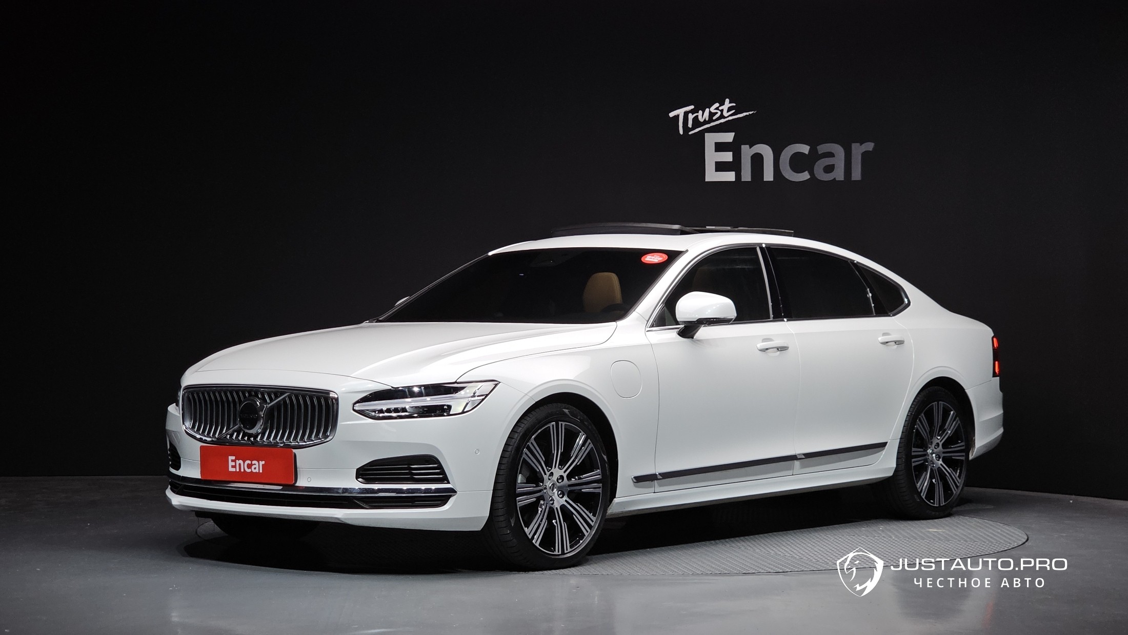Автомобиль Volvo S90