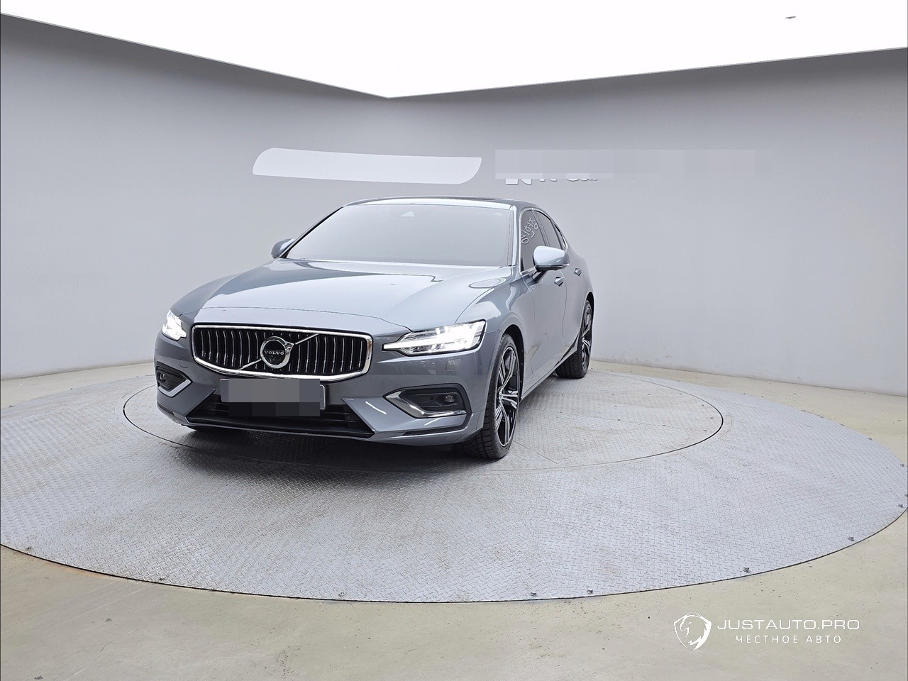 Автомобиль Volvo S60