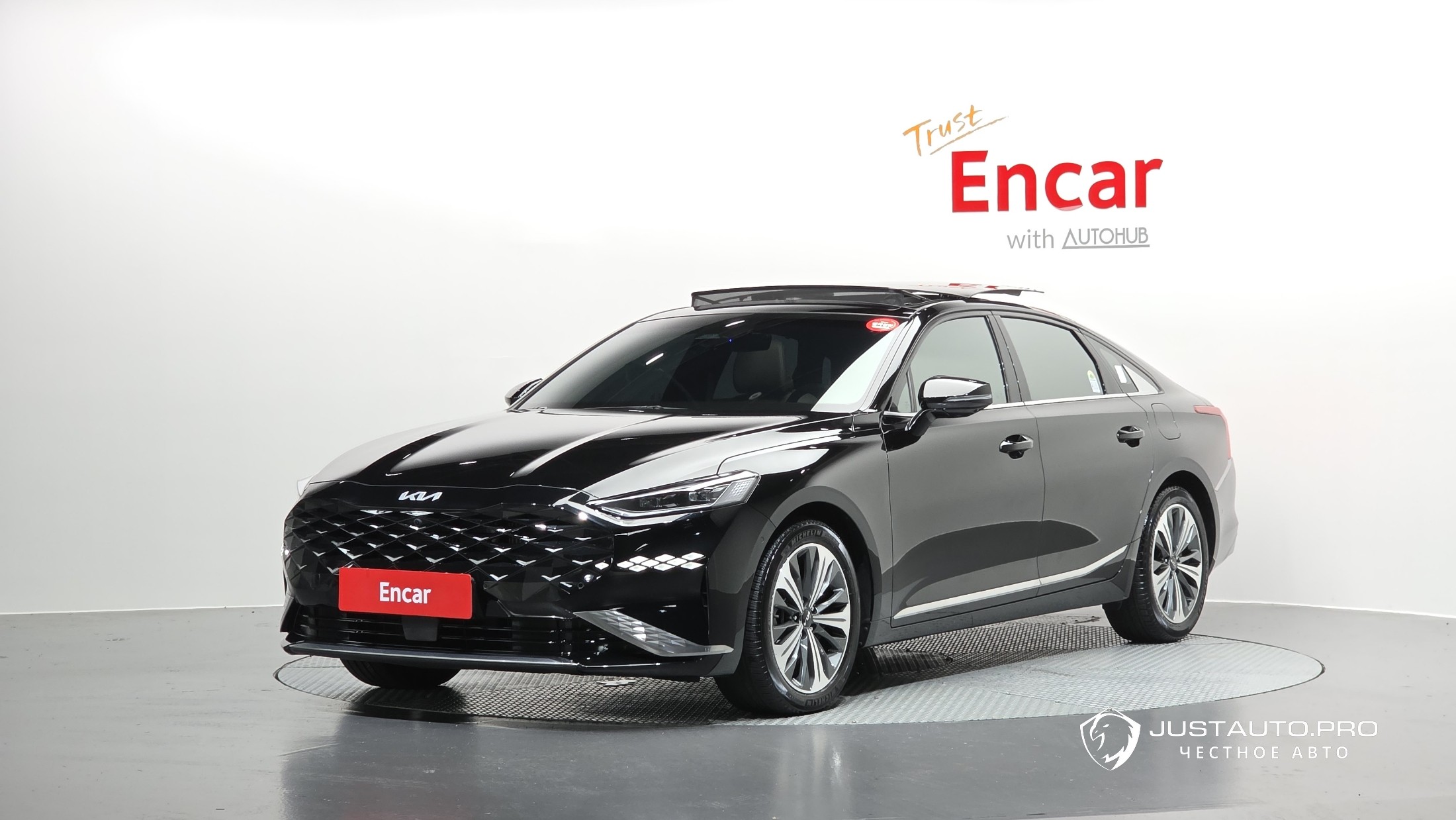 Автомобиль Kia K8