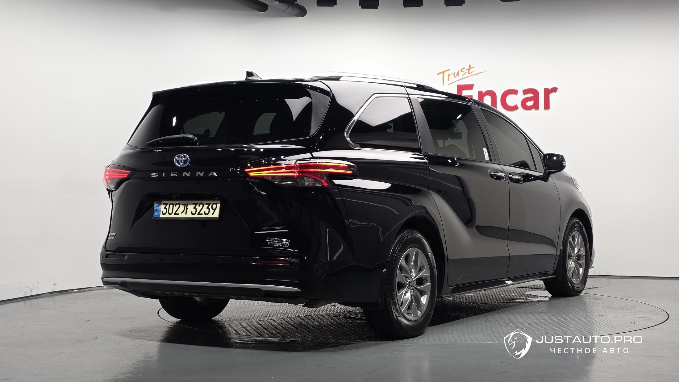 Автомобиль Toyota Sienna