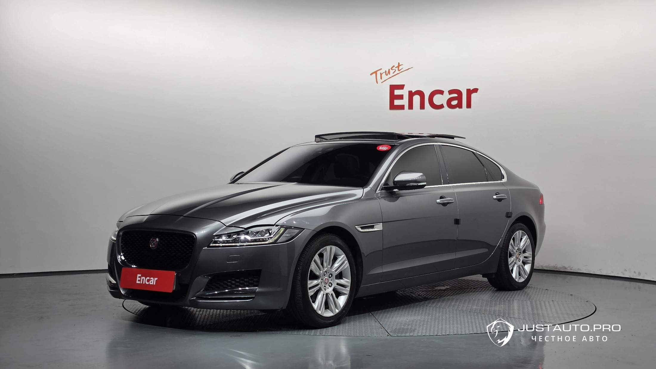 Автомобиль Jaguar XF