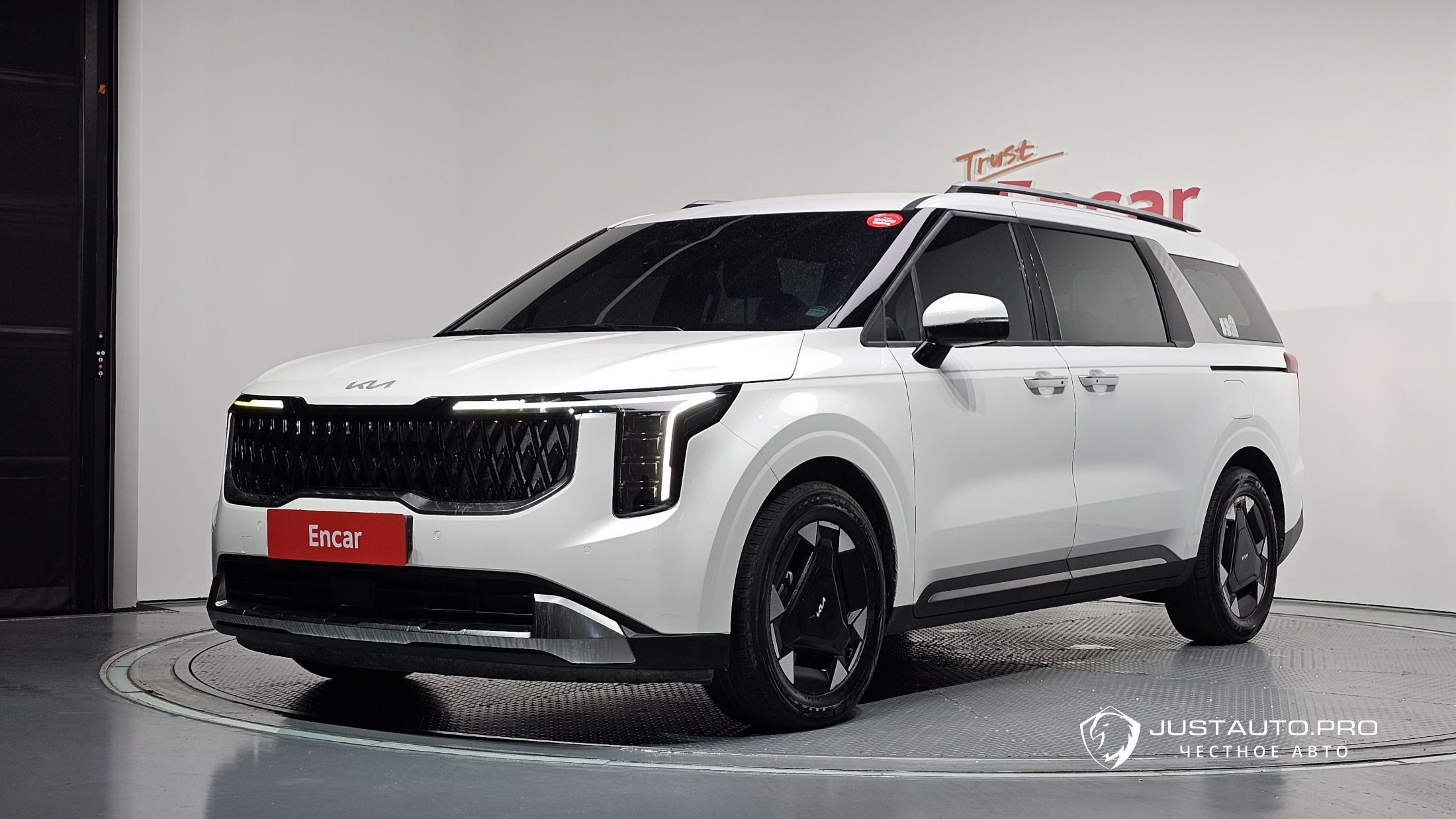 Автомобиль Kia Canival