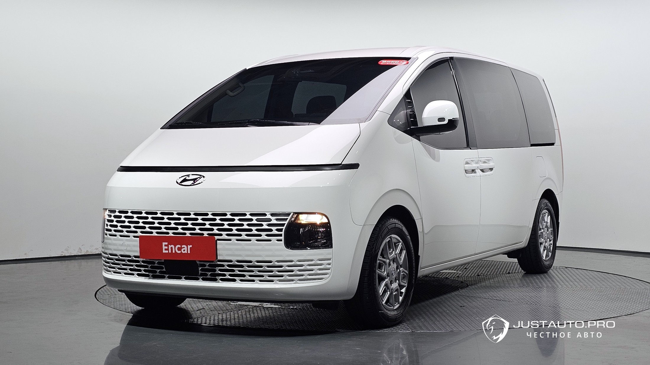 Автомобиль Hyundai Staria