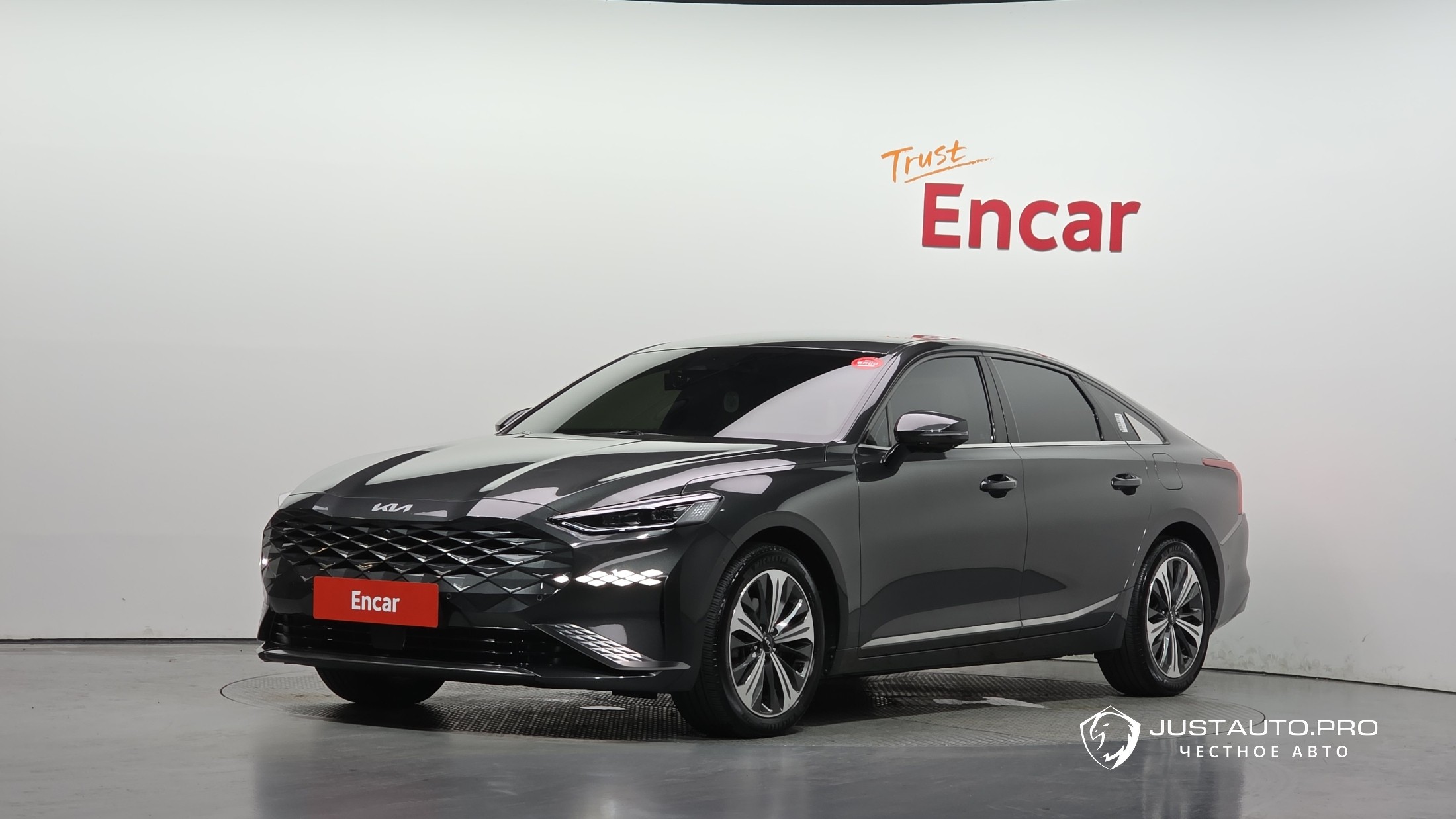 Автомобиль Kia K8