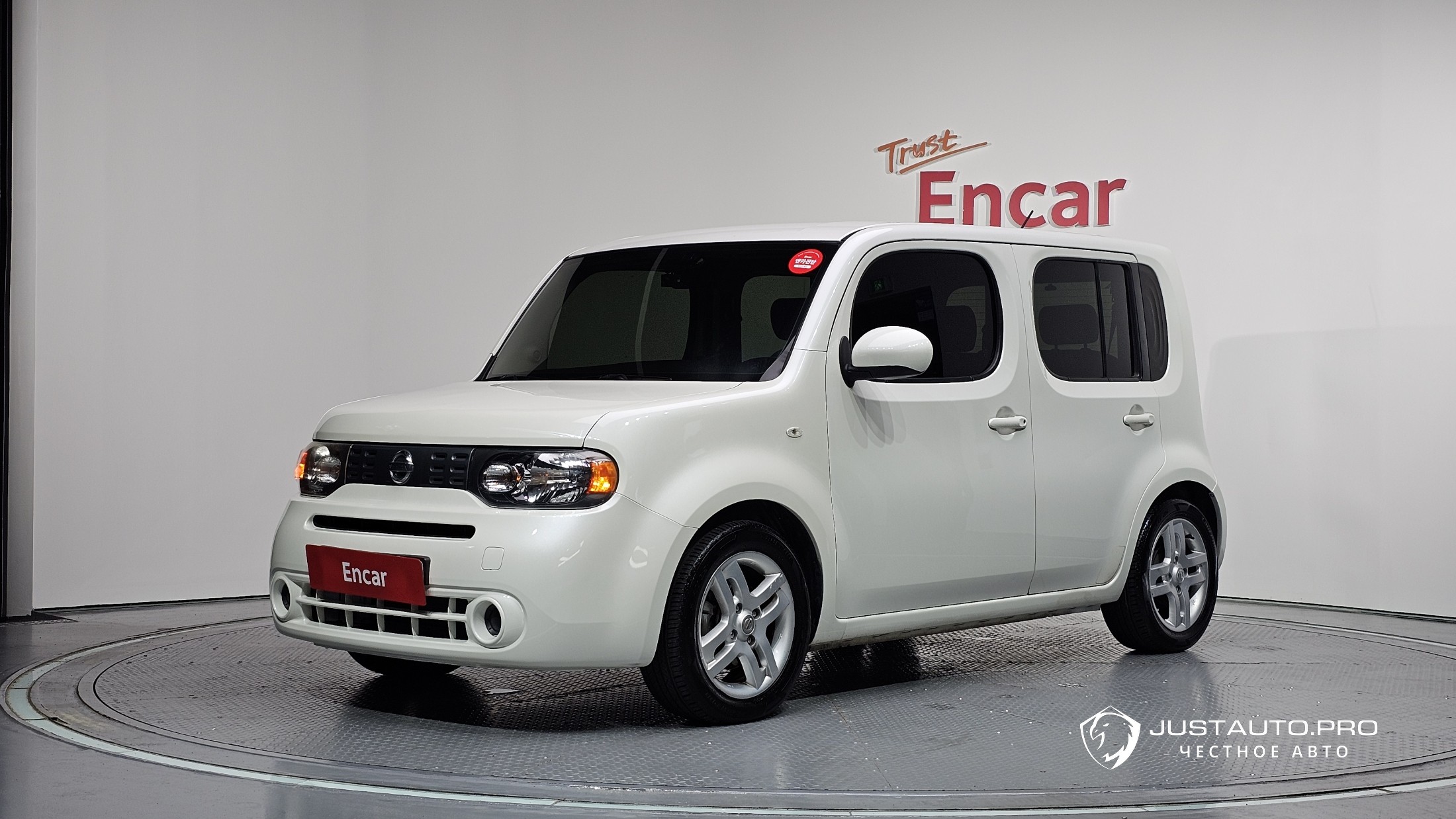 Автомобиль Nissan Cube