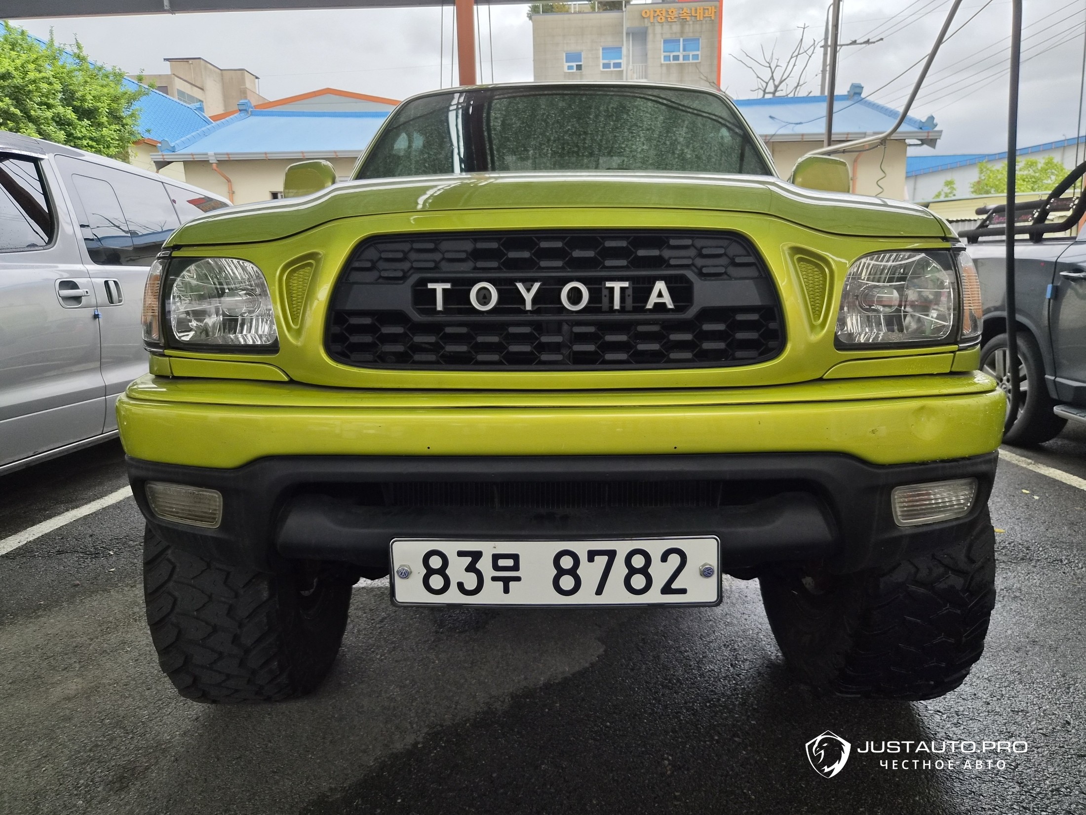 Автомобиль Toyota Tacoma
