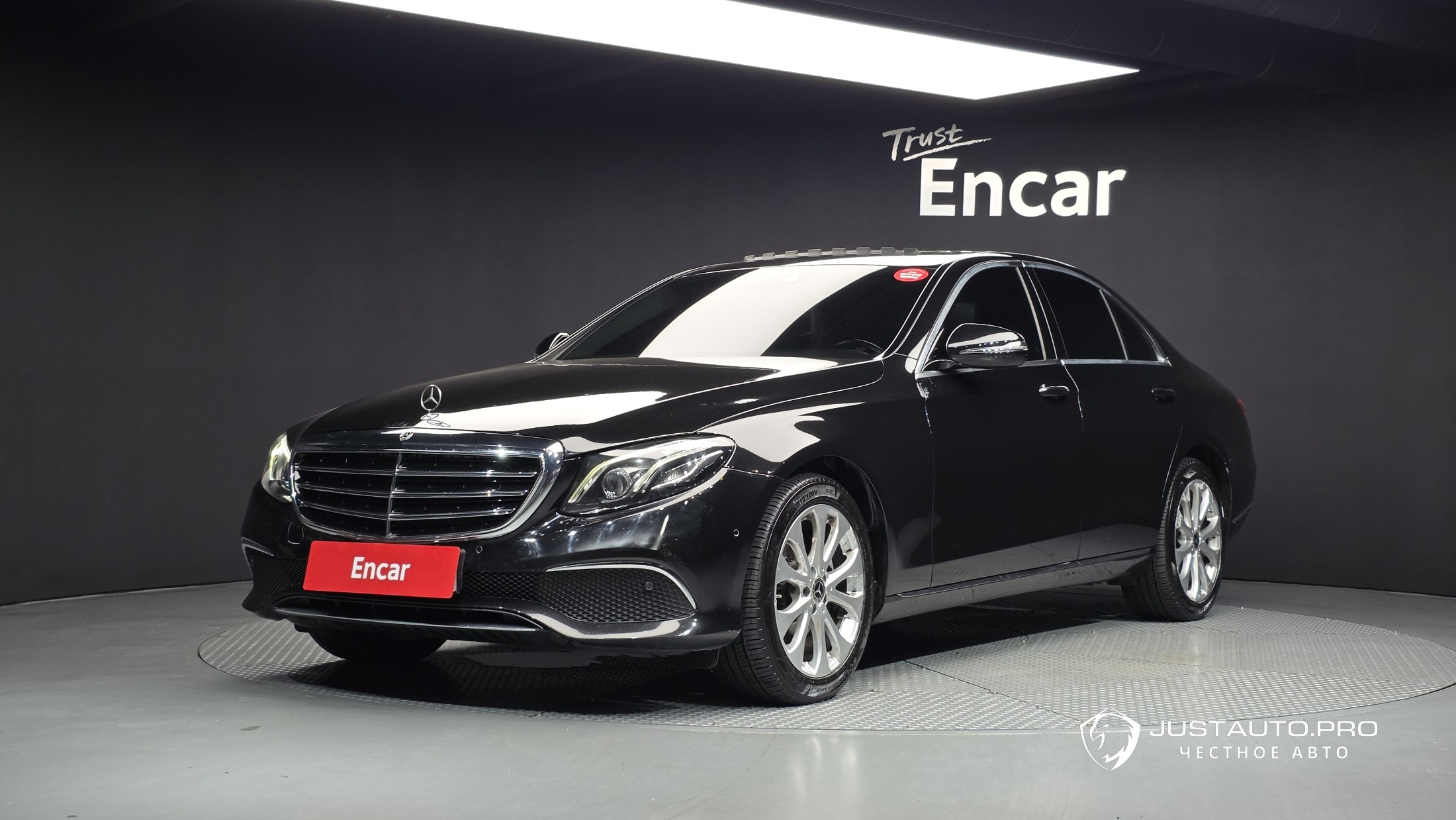 Автомобиль Mercedes-Benz E-Class