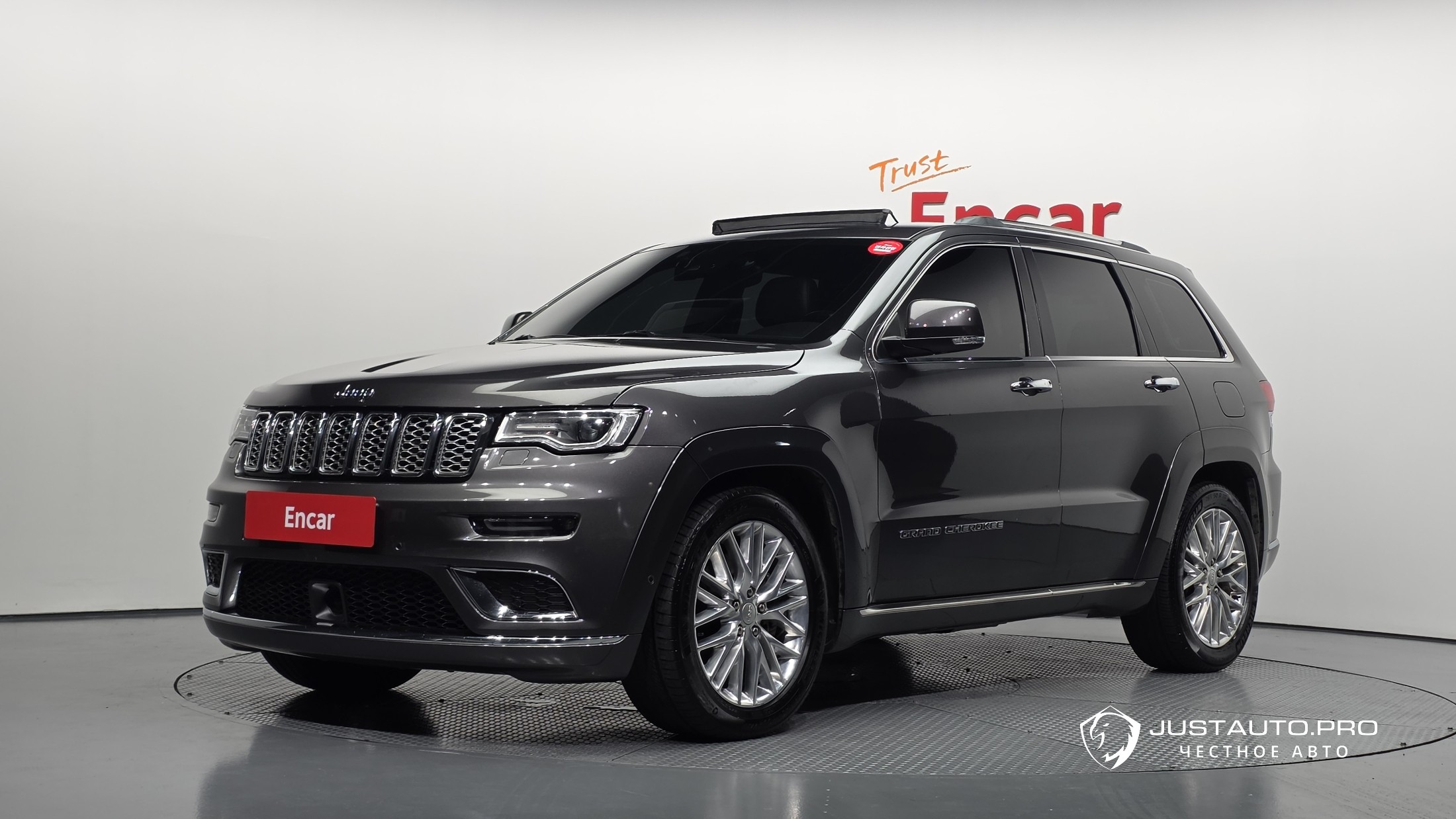 Автомобиль Jeep Cherokee