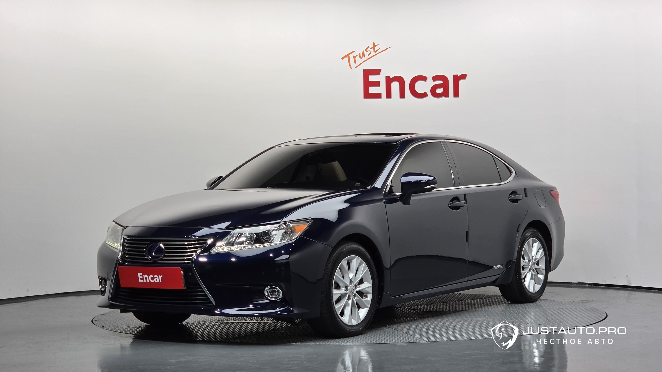 Автомобиль Lexus ES