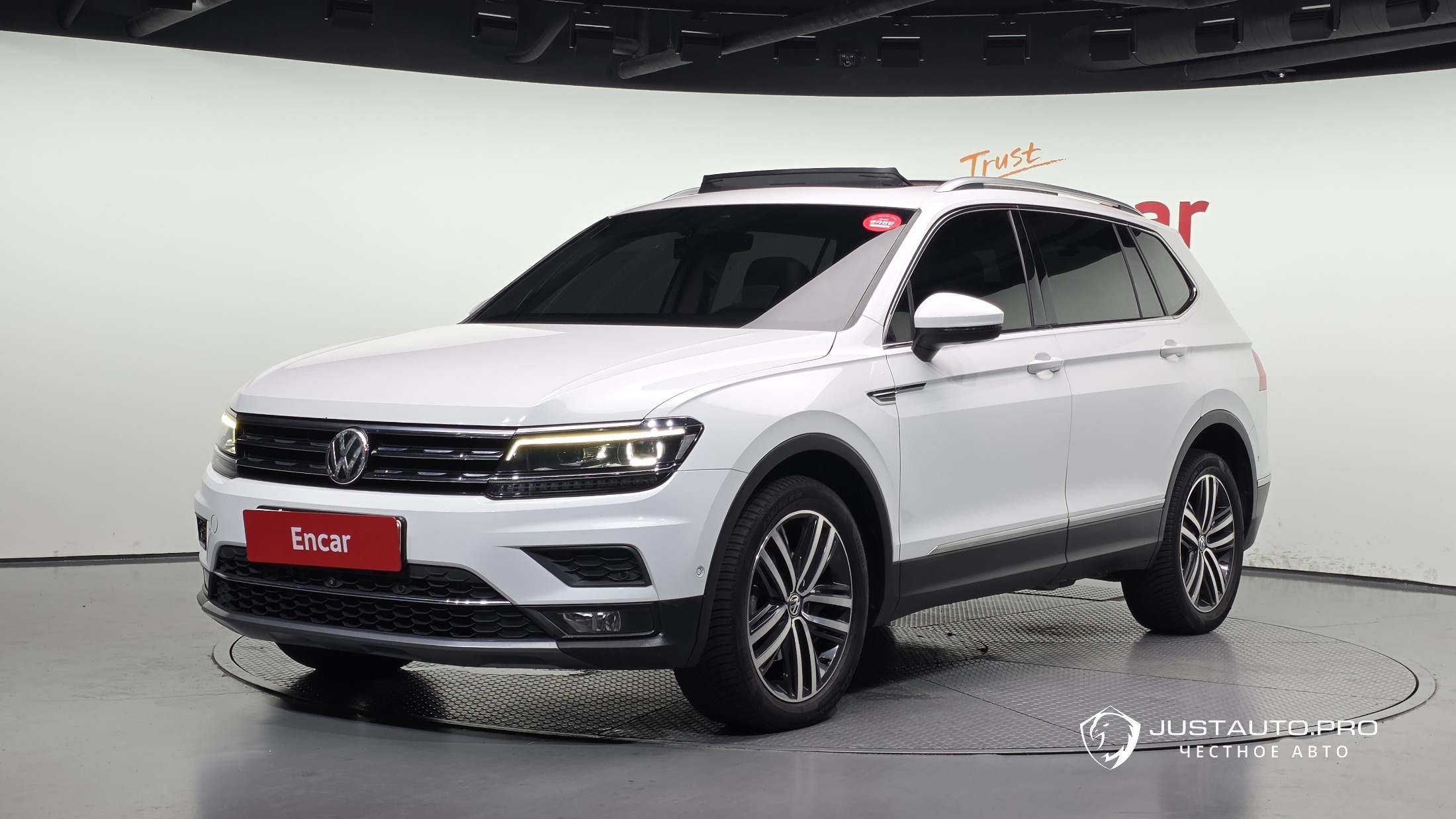 Автомобиль Volkswagen Tiguan