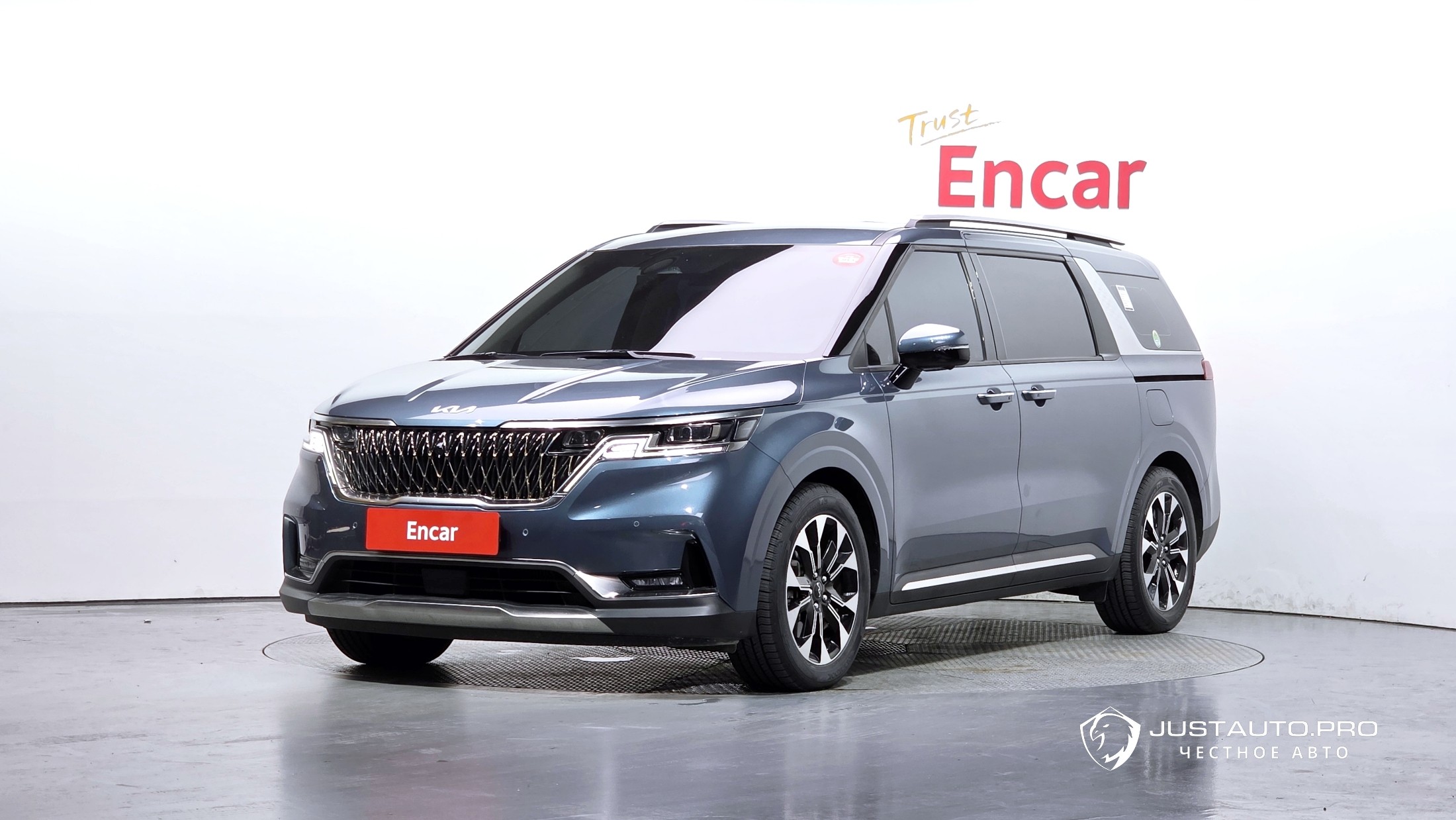 Автомобиль Kia Canival