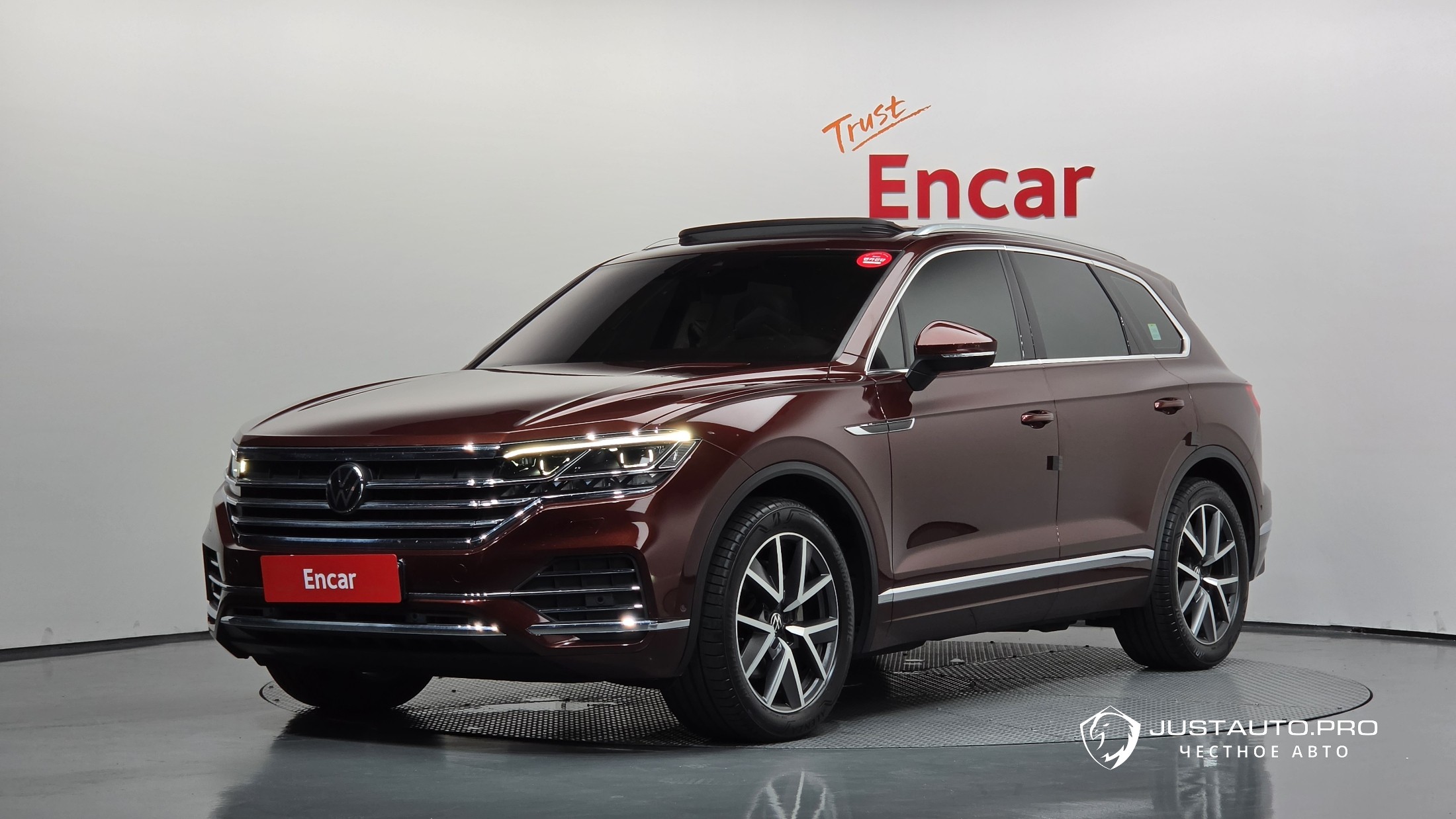 Автомобиль Volkswagen Touareg