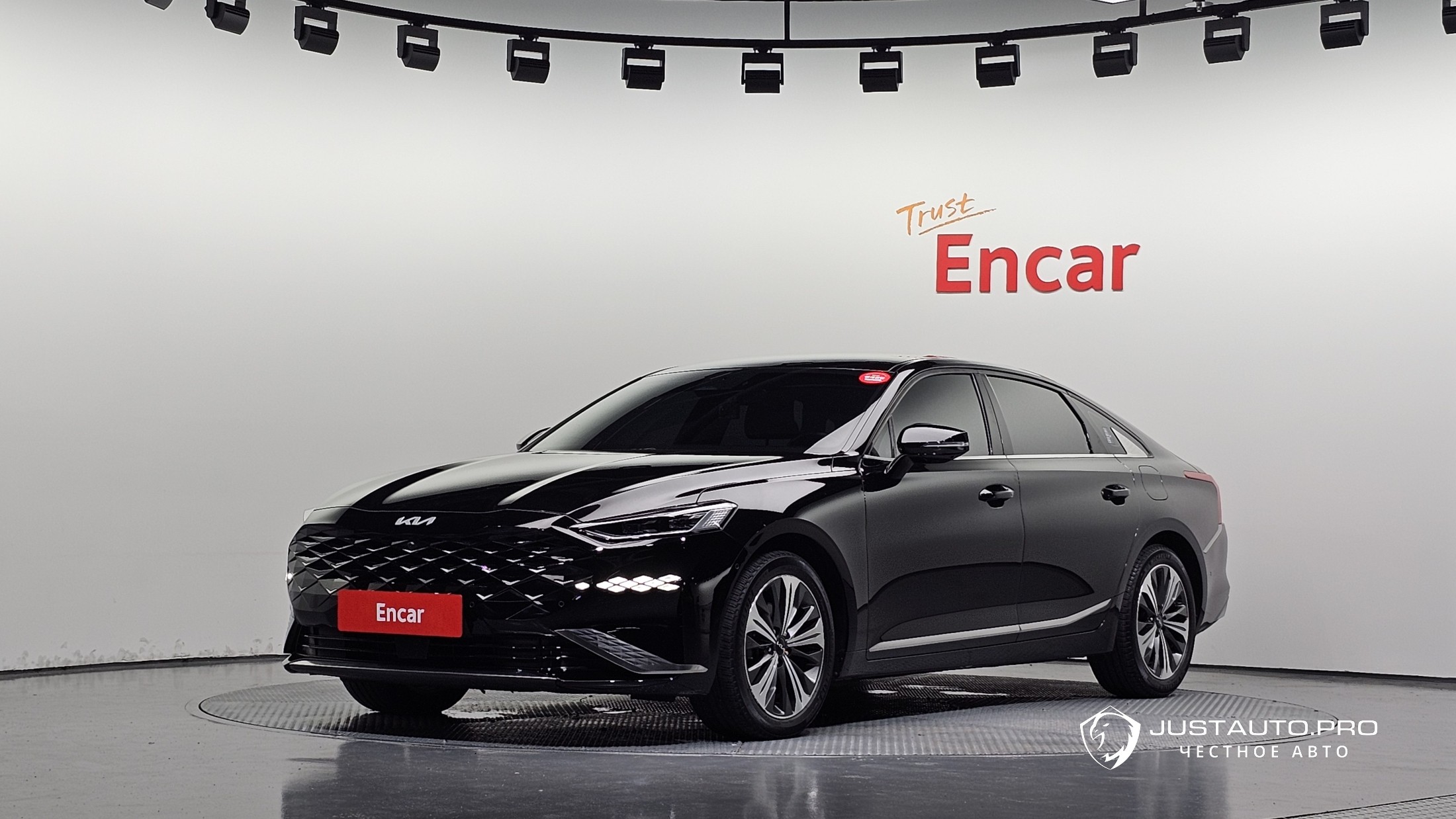 Автомобиль Kia K8