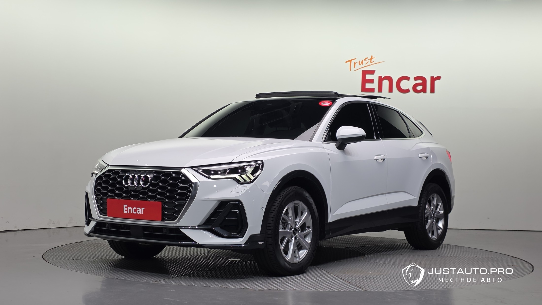 Автомобиль Audi Q3