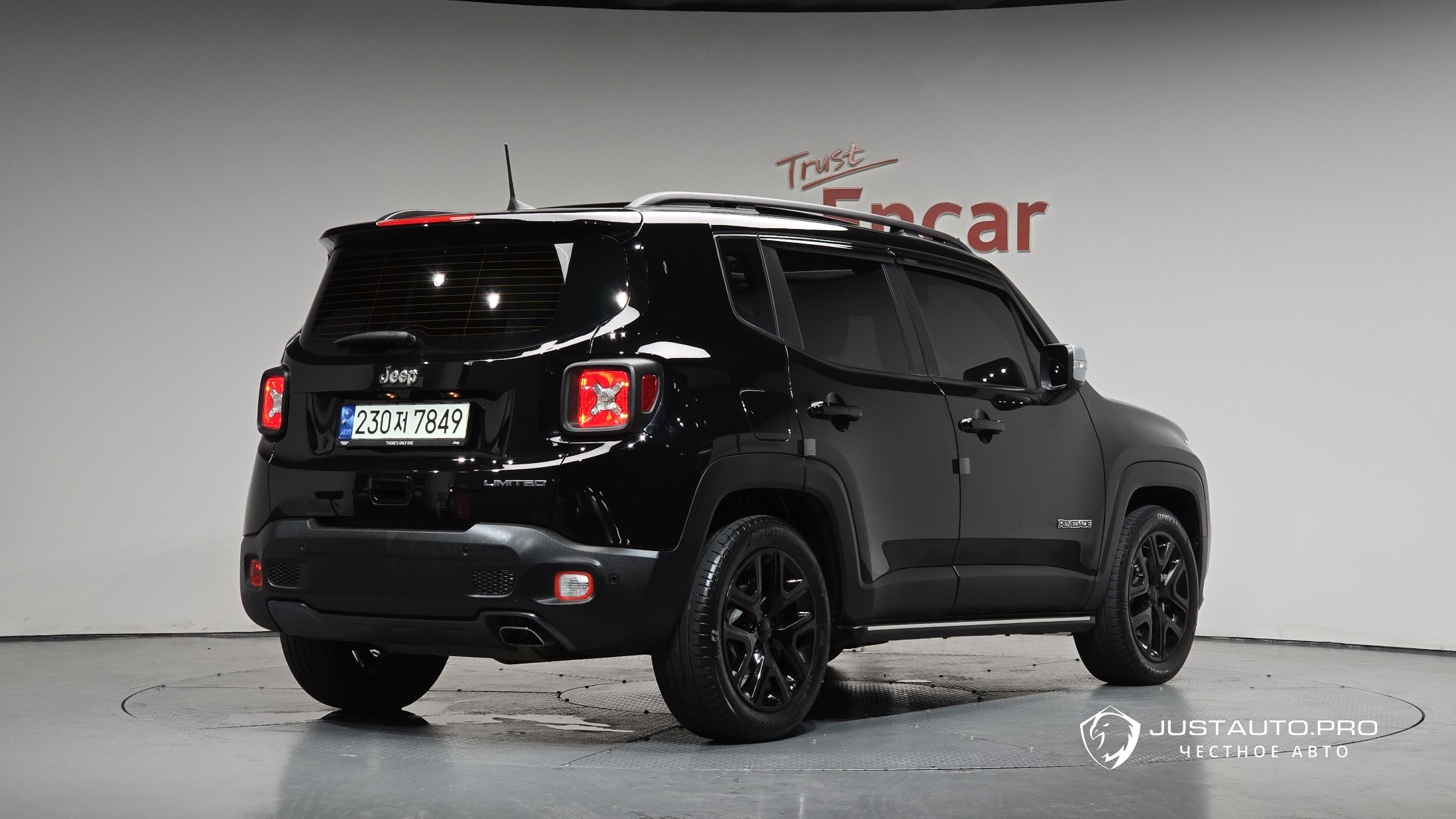 Автомобиль Jeep Renegade