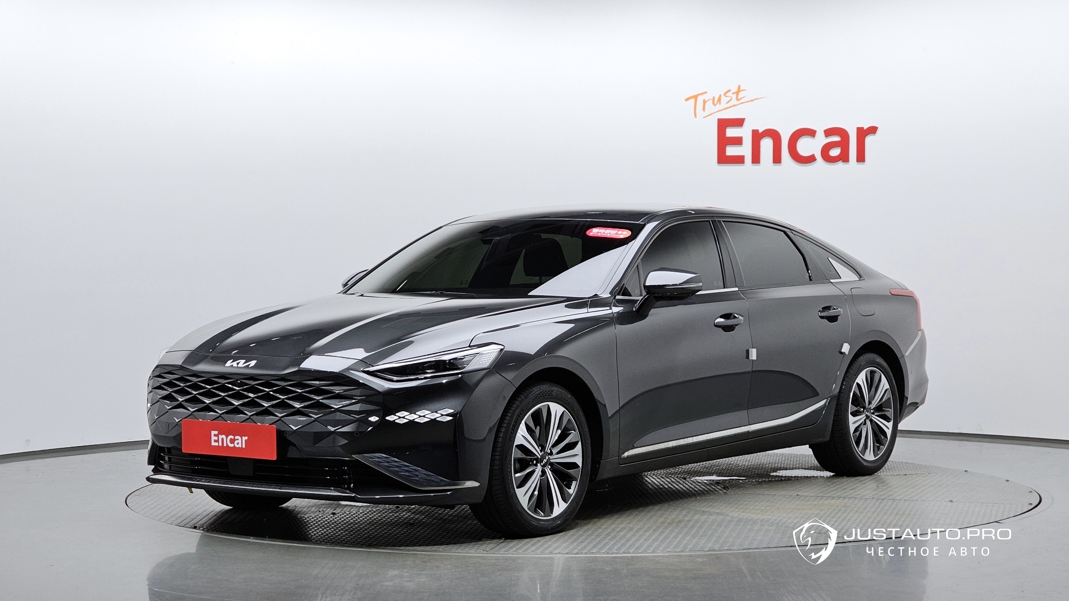 Автомобиль Kia K8