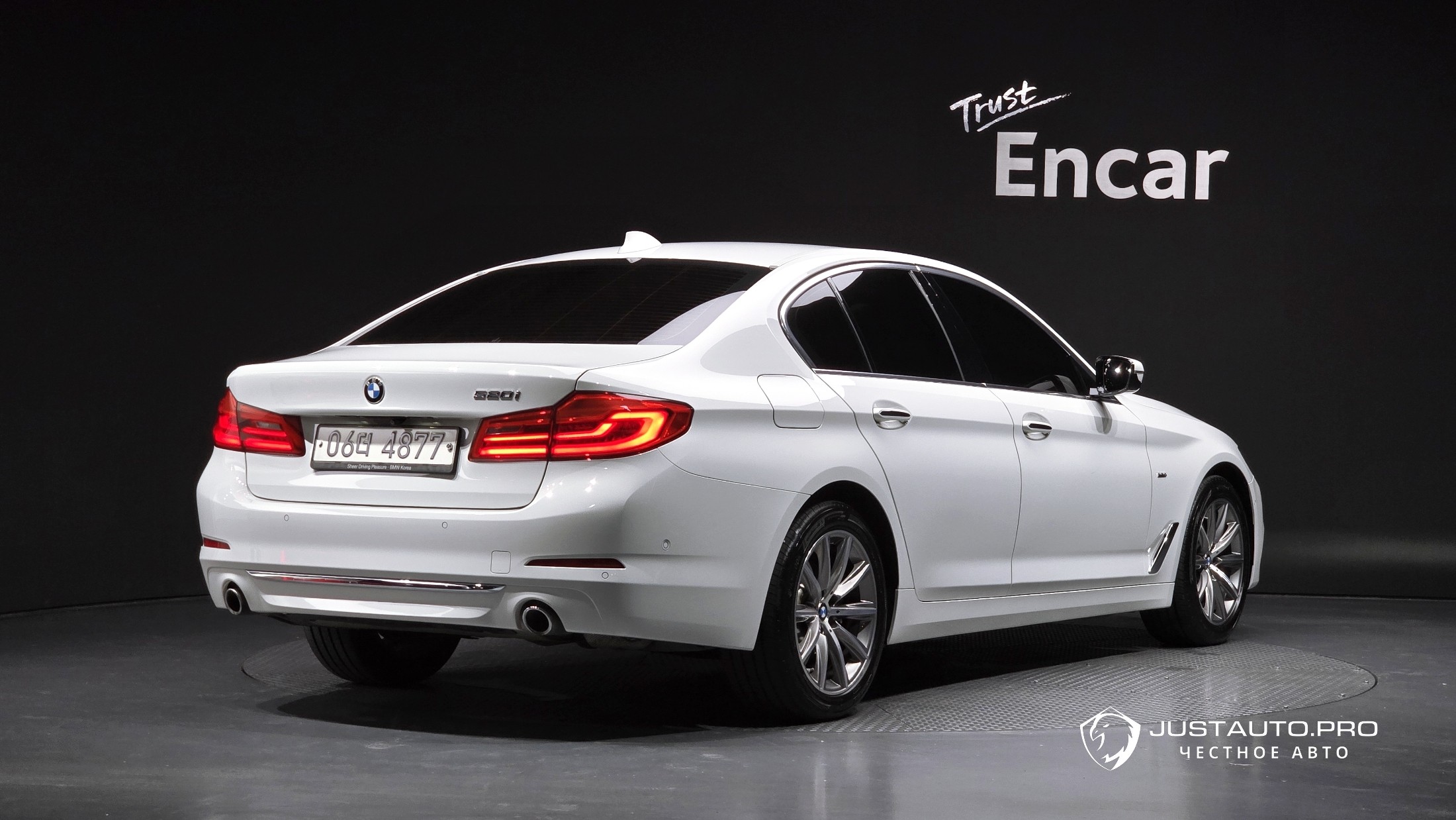 Автомобиль BMW 5-Series