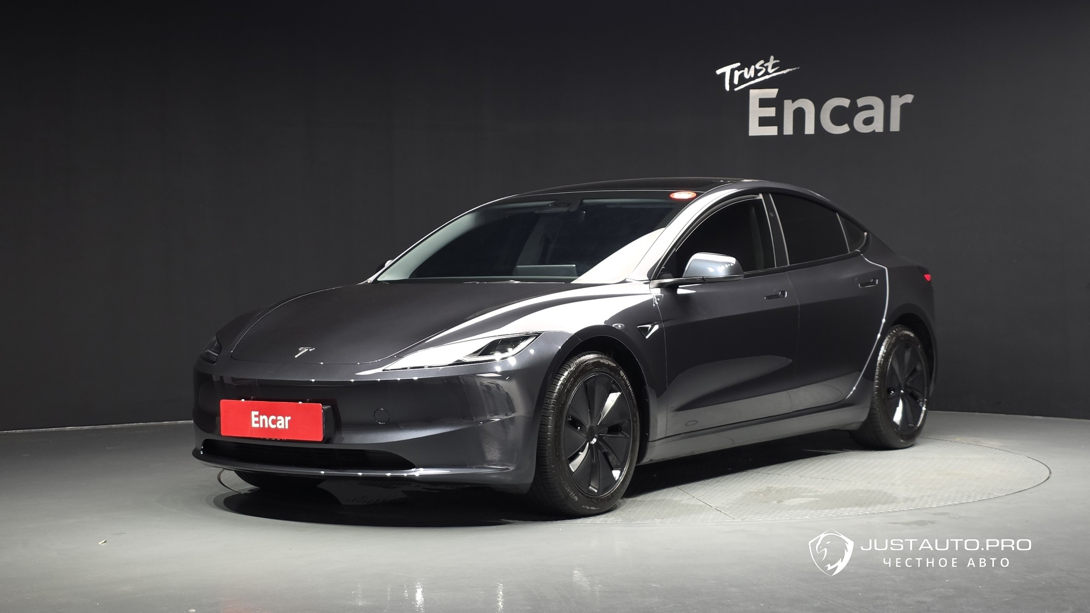Автомобиль Tesla Model 3