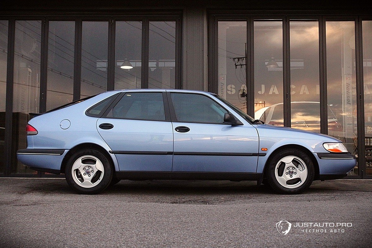 Автомобиль Saab 900