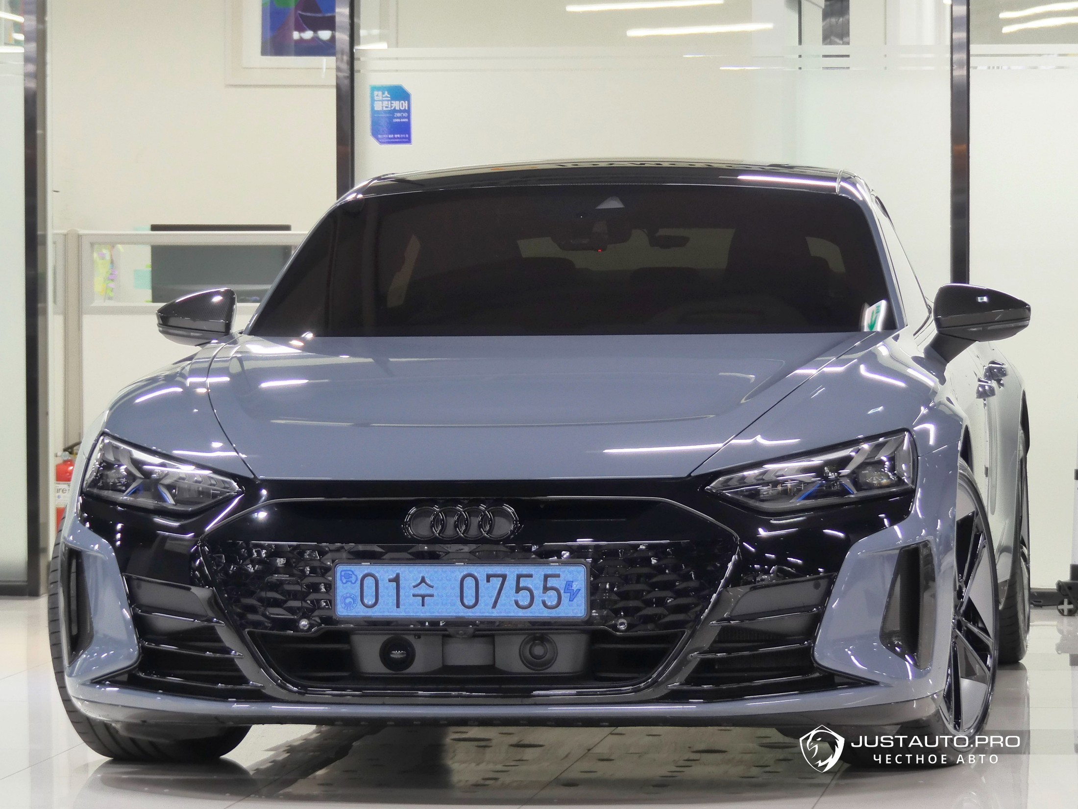 Автомобиль Audi RS e-tron GT