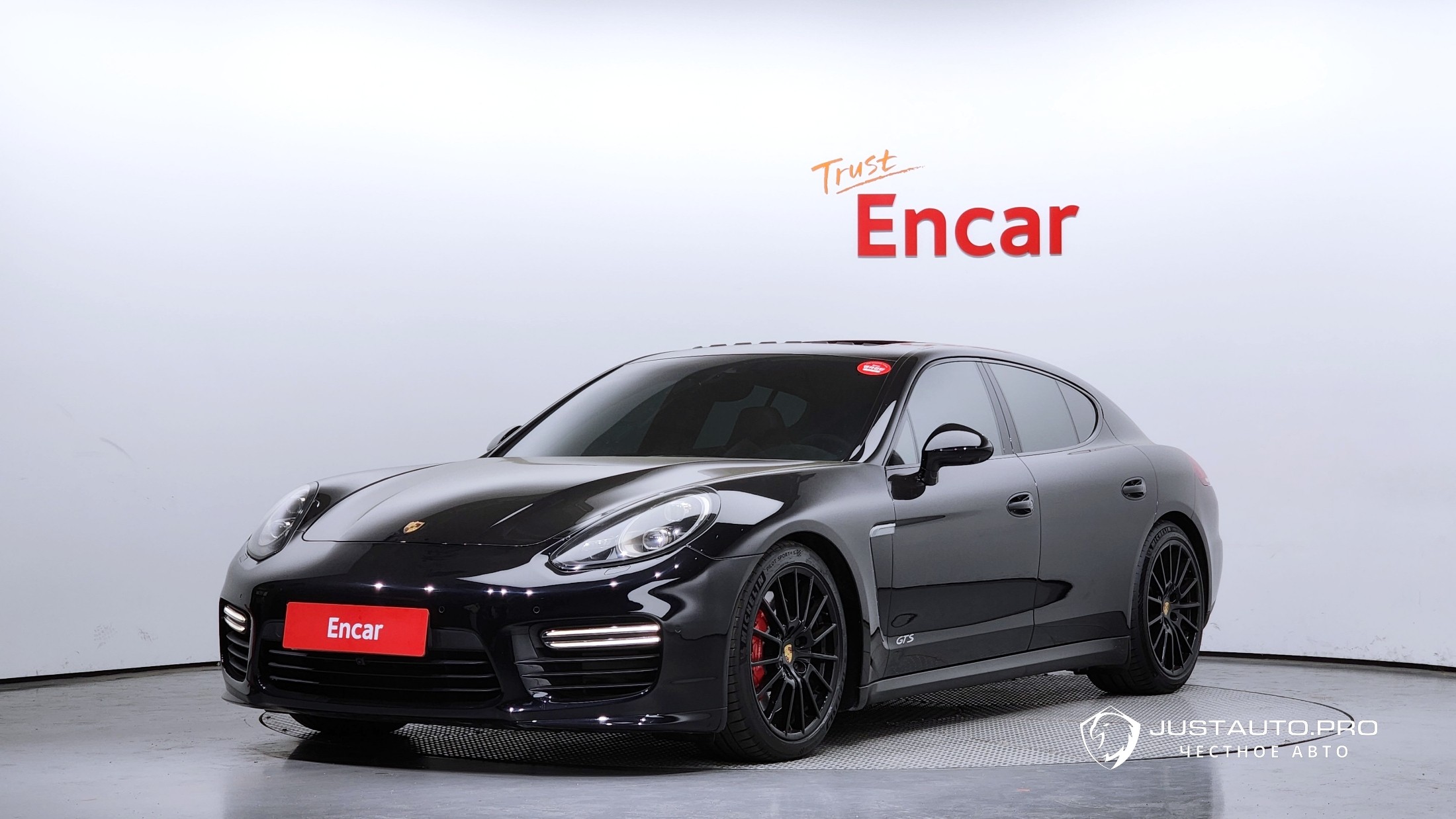 Автомобиль Porsche Panamera