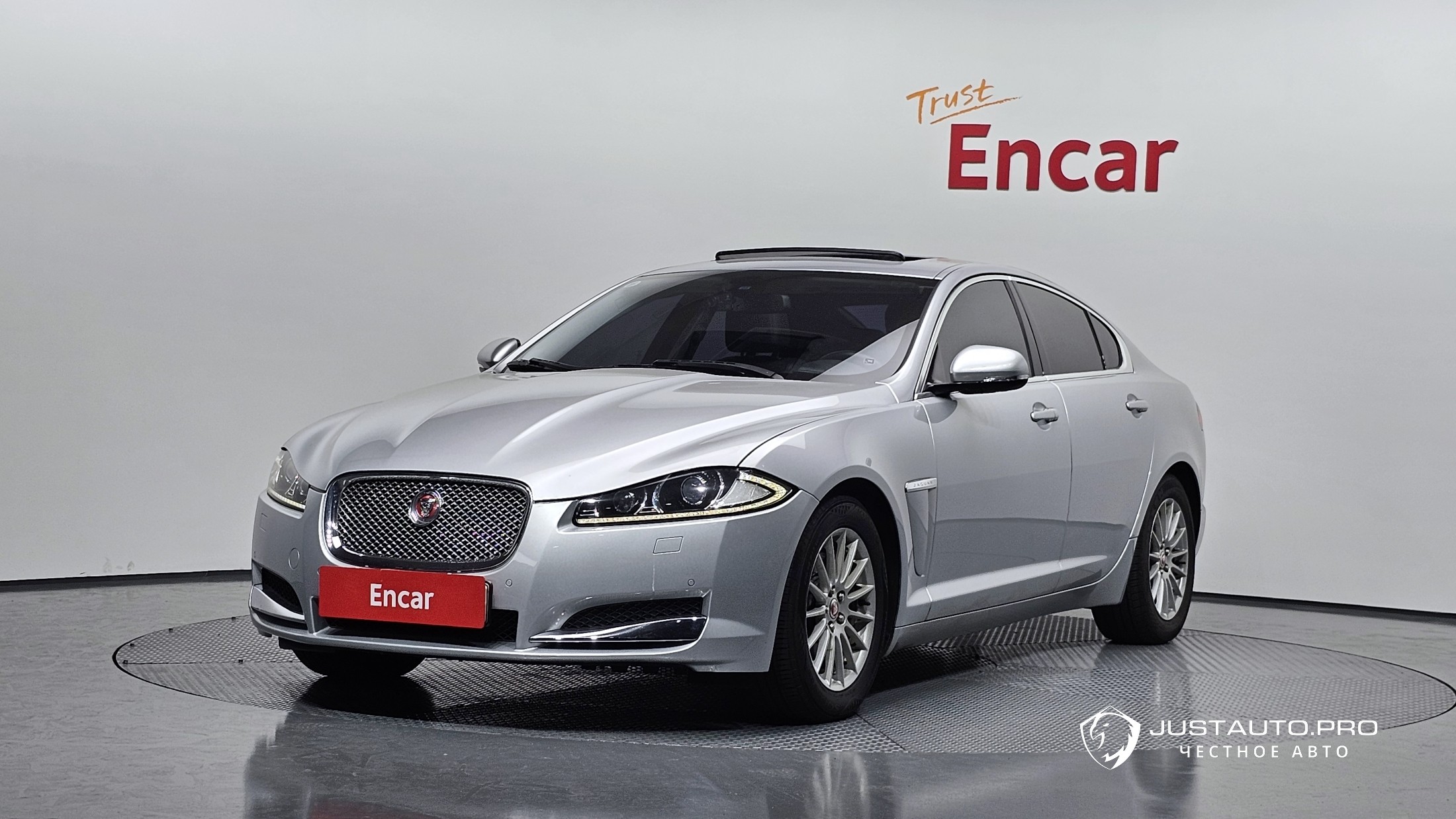 Автомобиль Jaguar XF