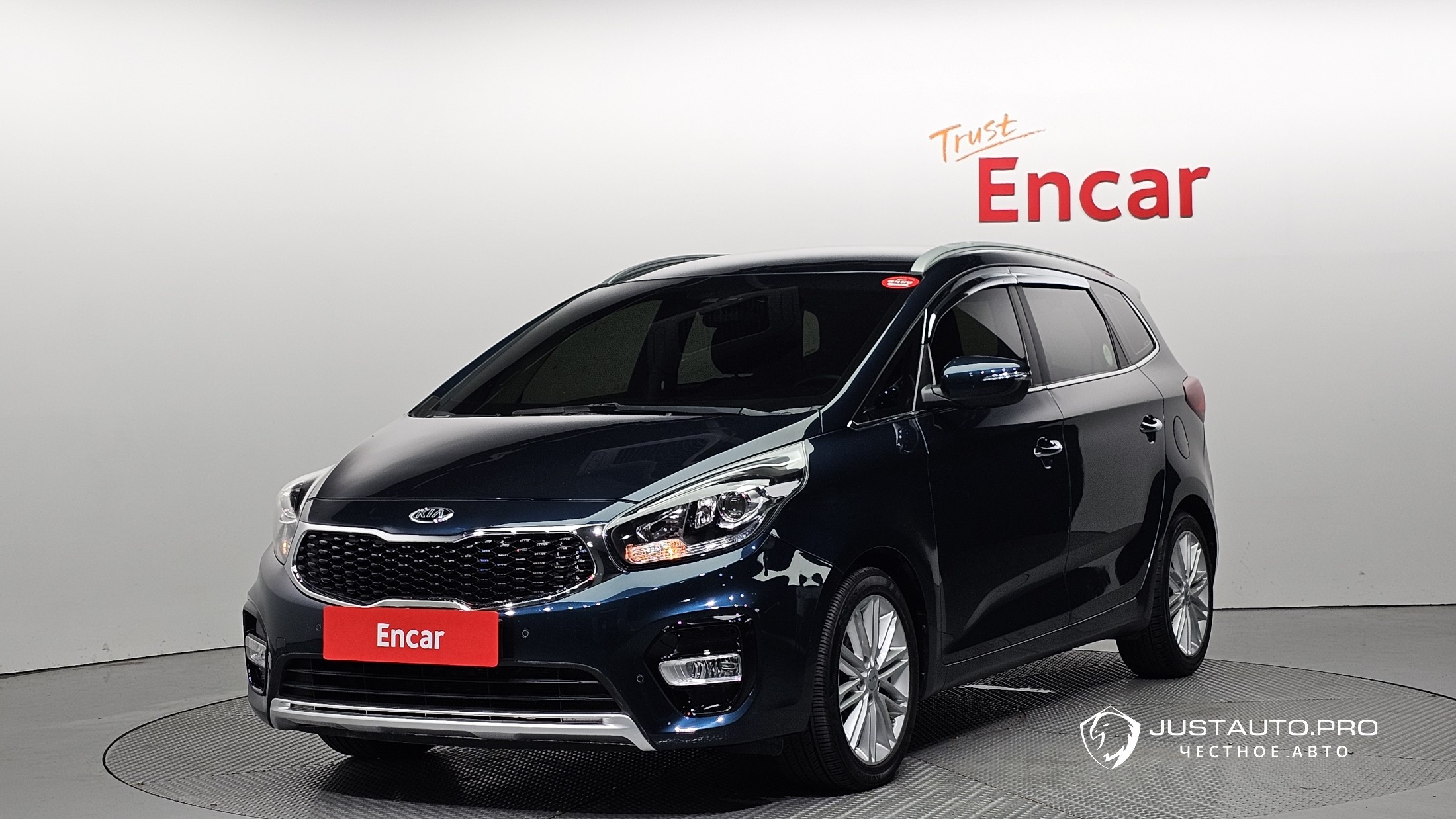Автомобиль Kia Carens