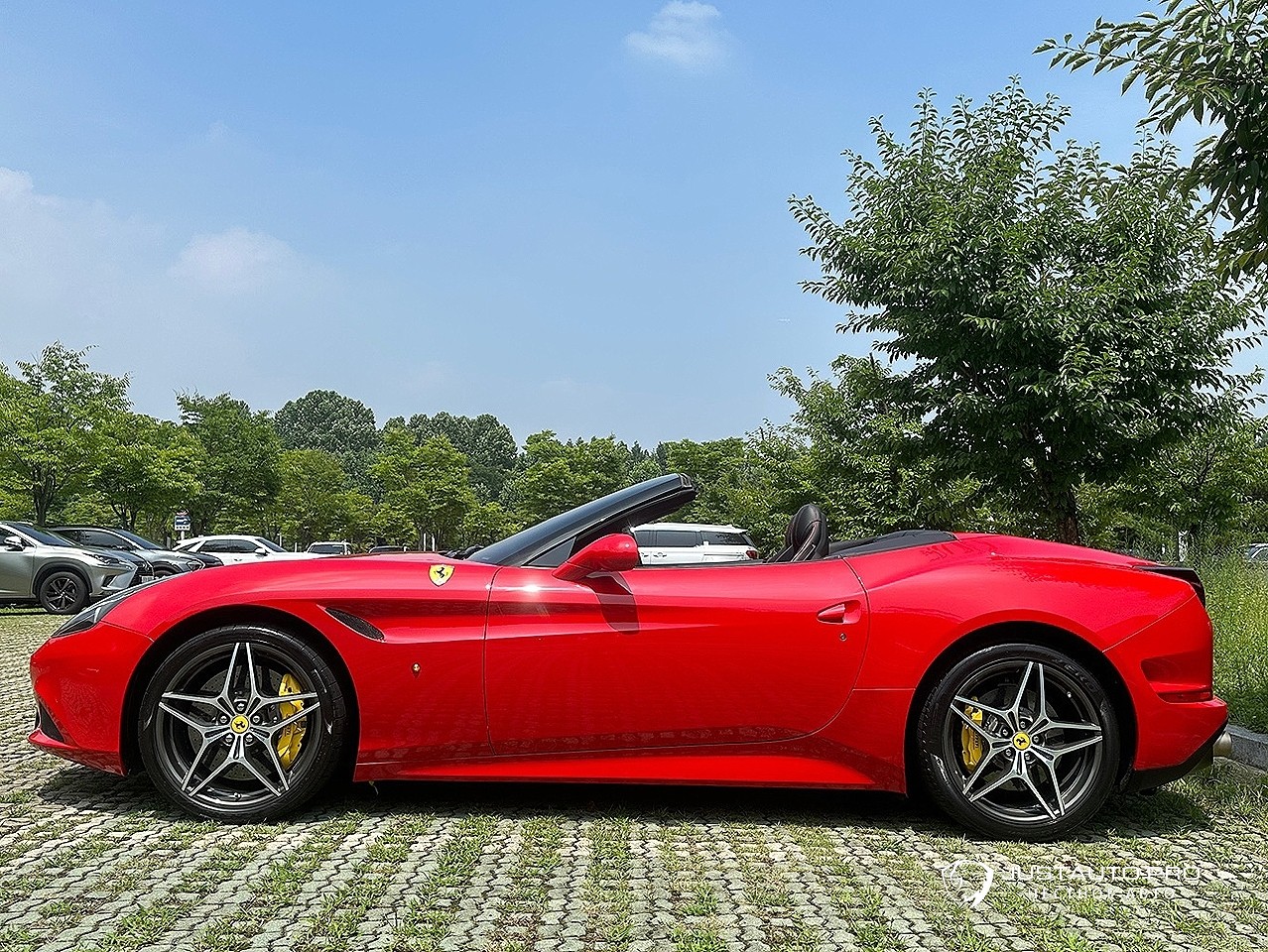 Автомобиль Ferrari California