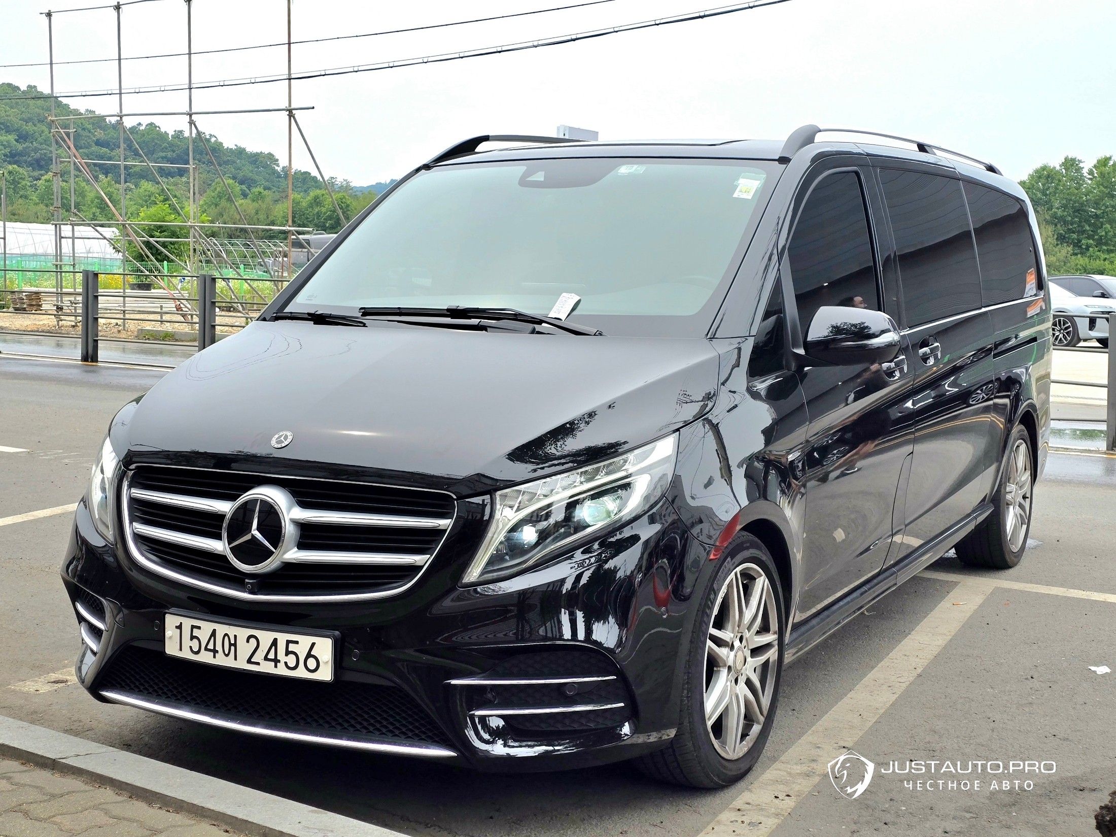Автомобиль Mercedes-Benz V-Class