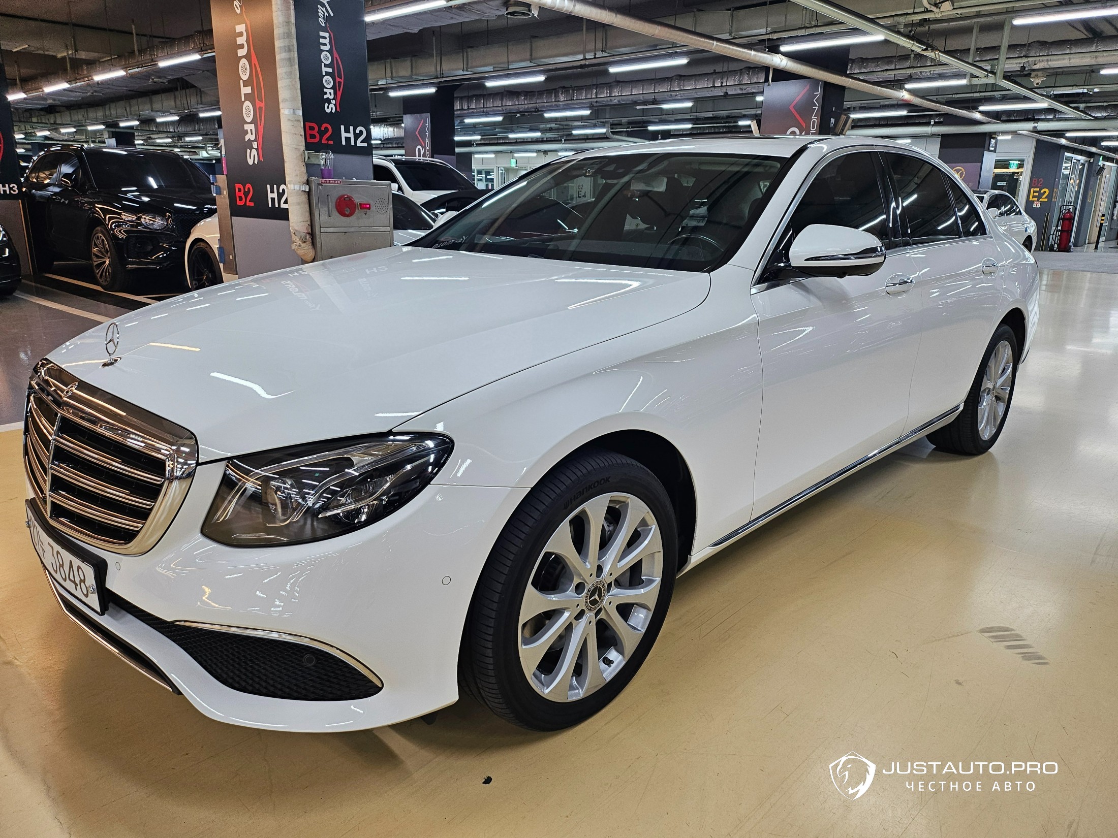 Автомобиль Mercedes-Benz E-Class
