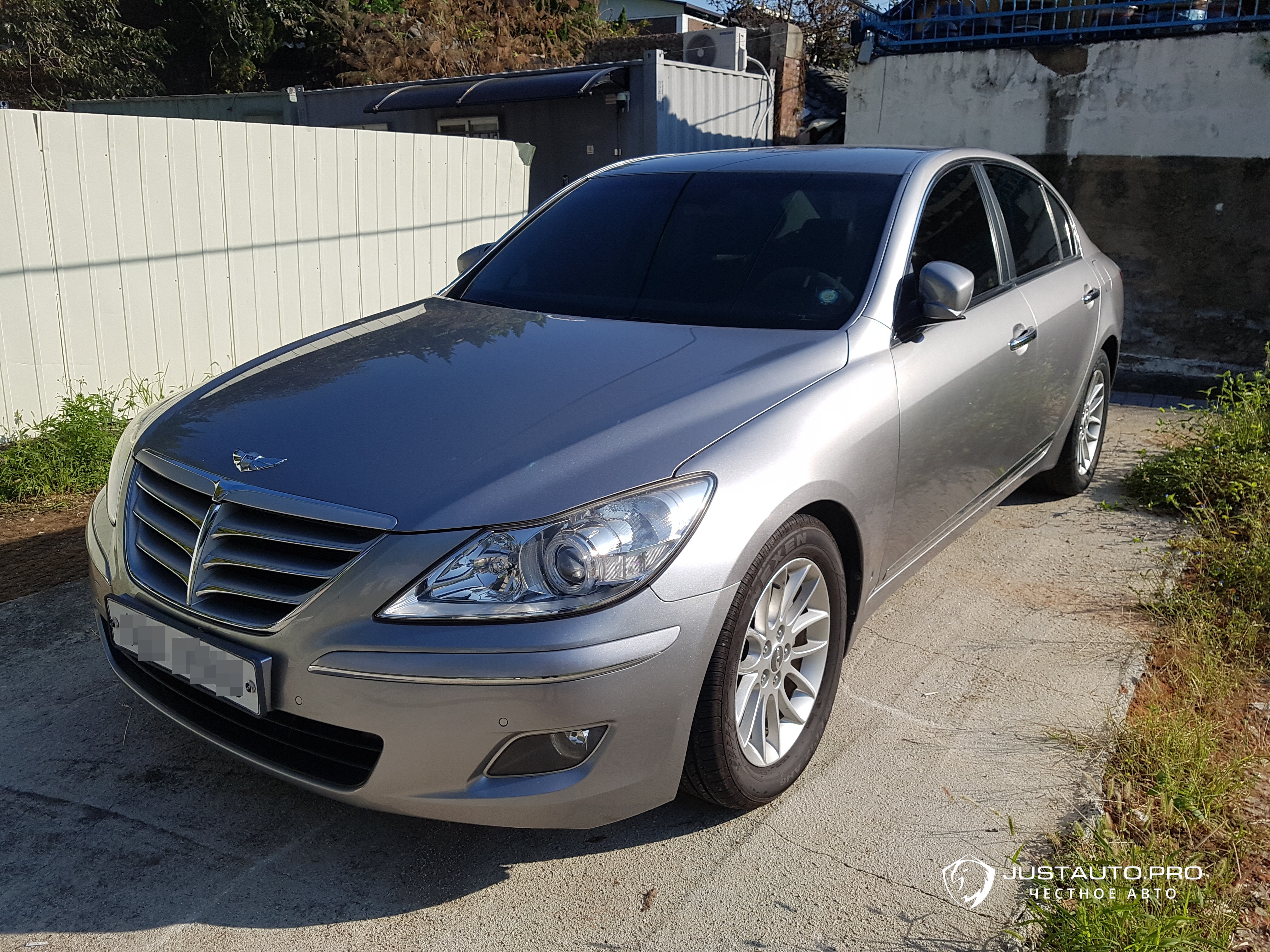 Автомобиль Hyundai Genesis