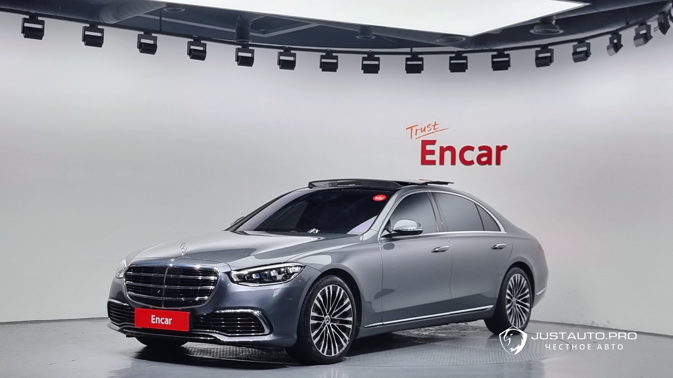 Автомобиль Mercedes-Benz S-Class