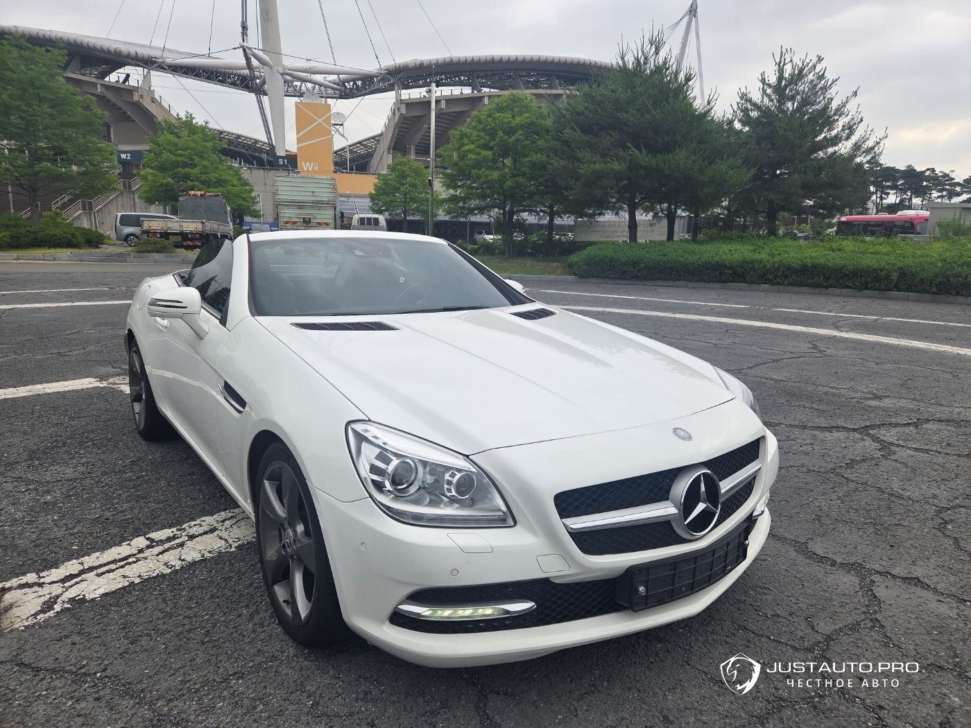Автомобиль Mercedes-Benz SLK-Class