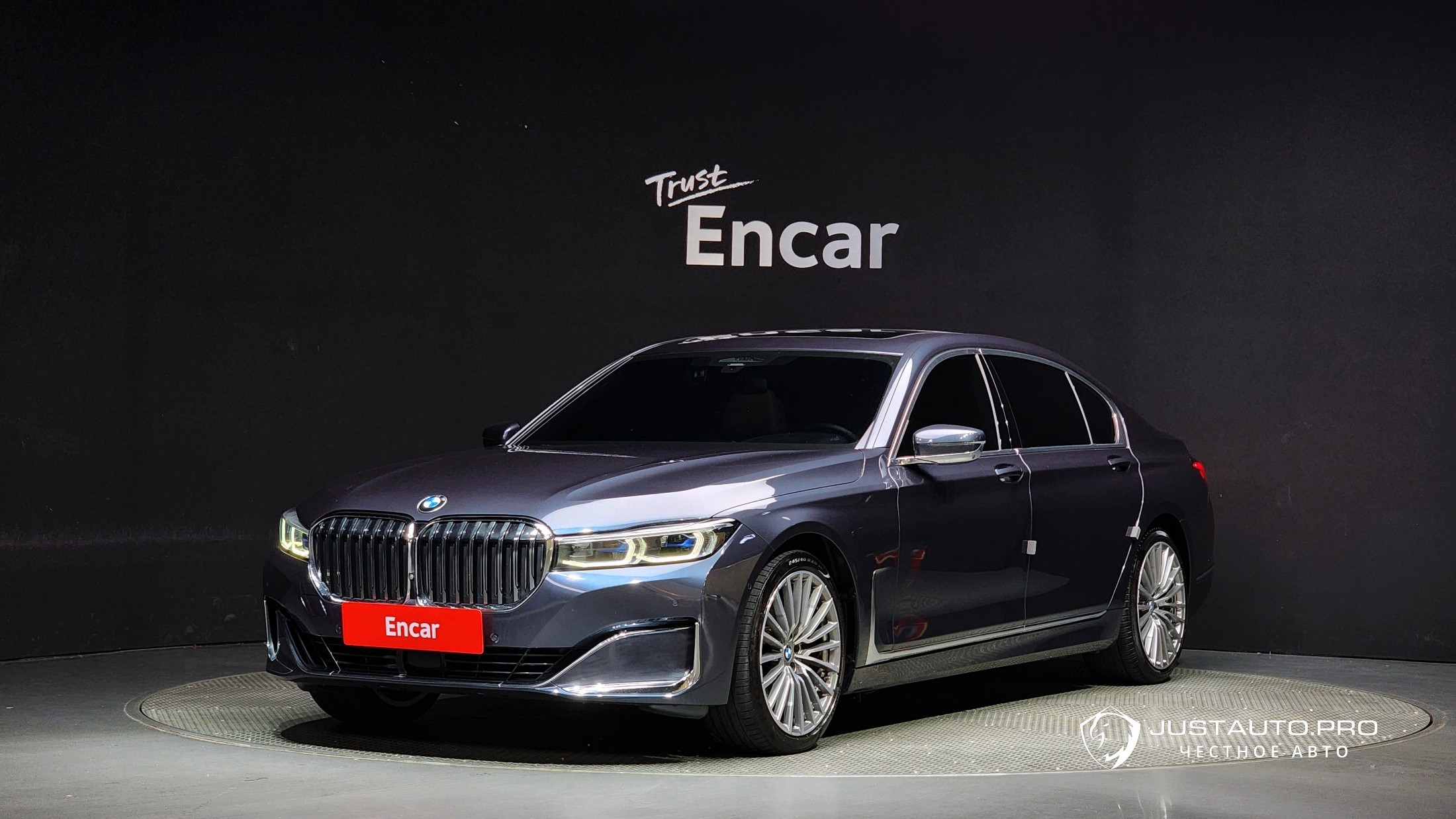 Автомобиль BMW 7-Series