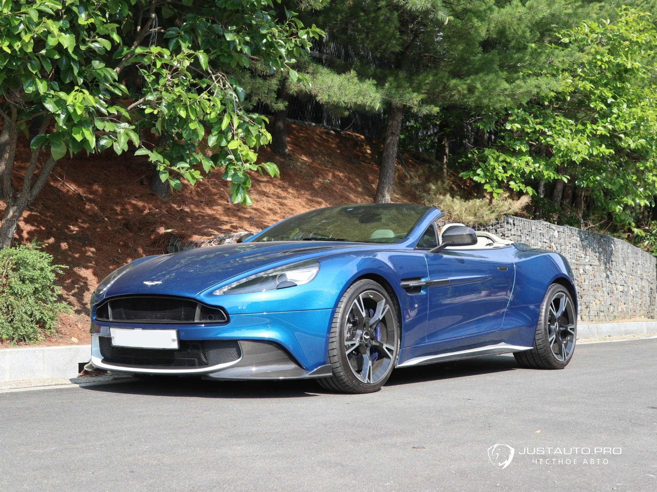 Автомобиль Astonmartin Vanquish