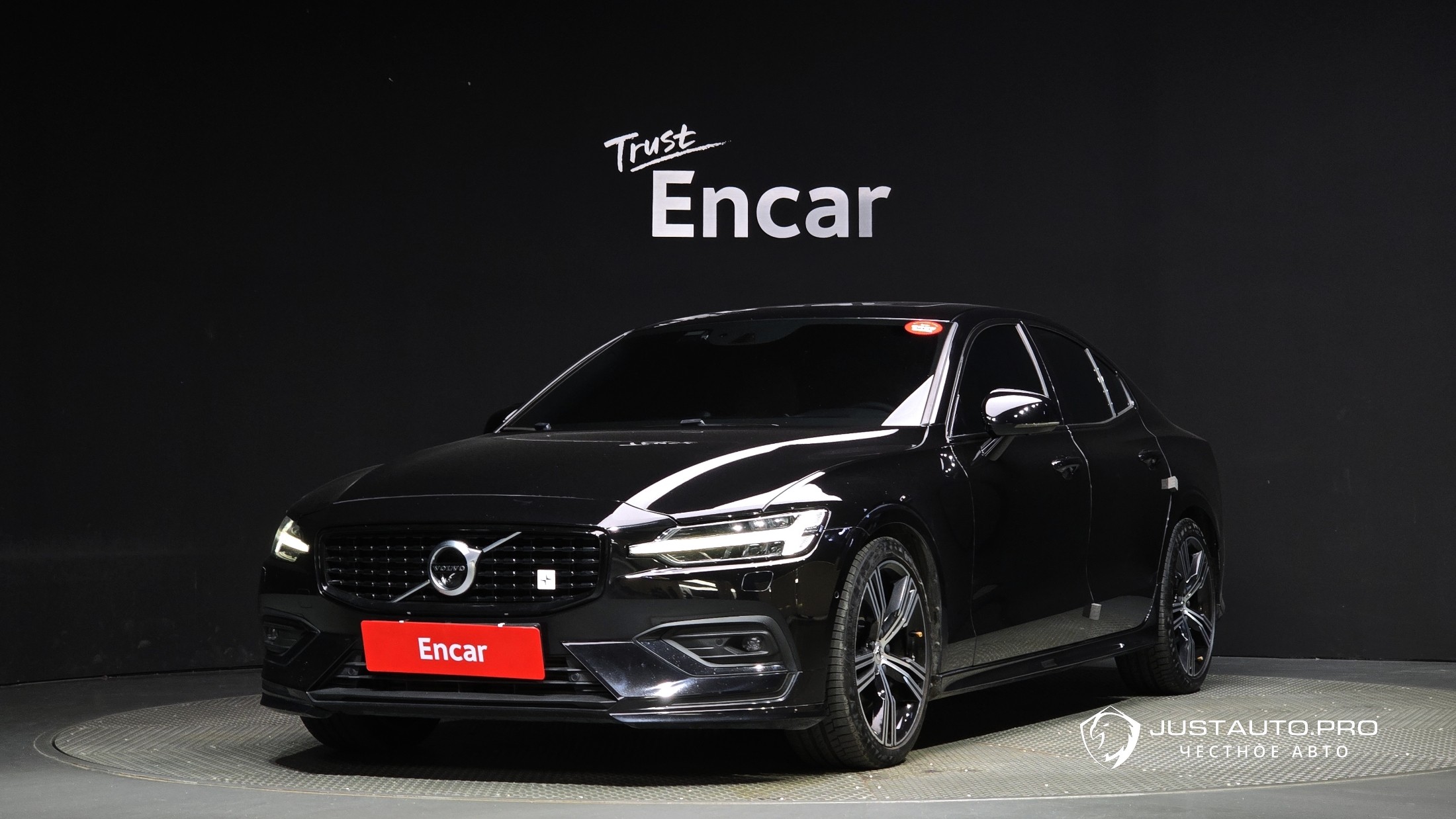 Автомобиль Volvo S60