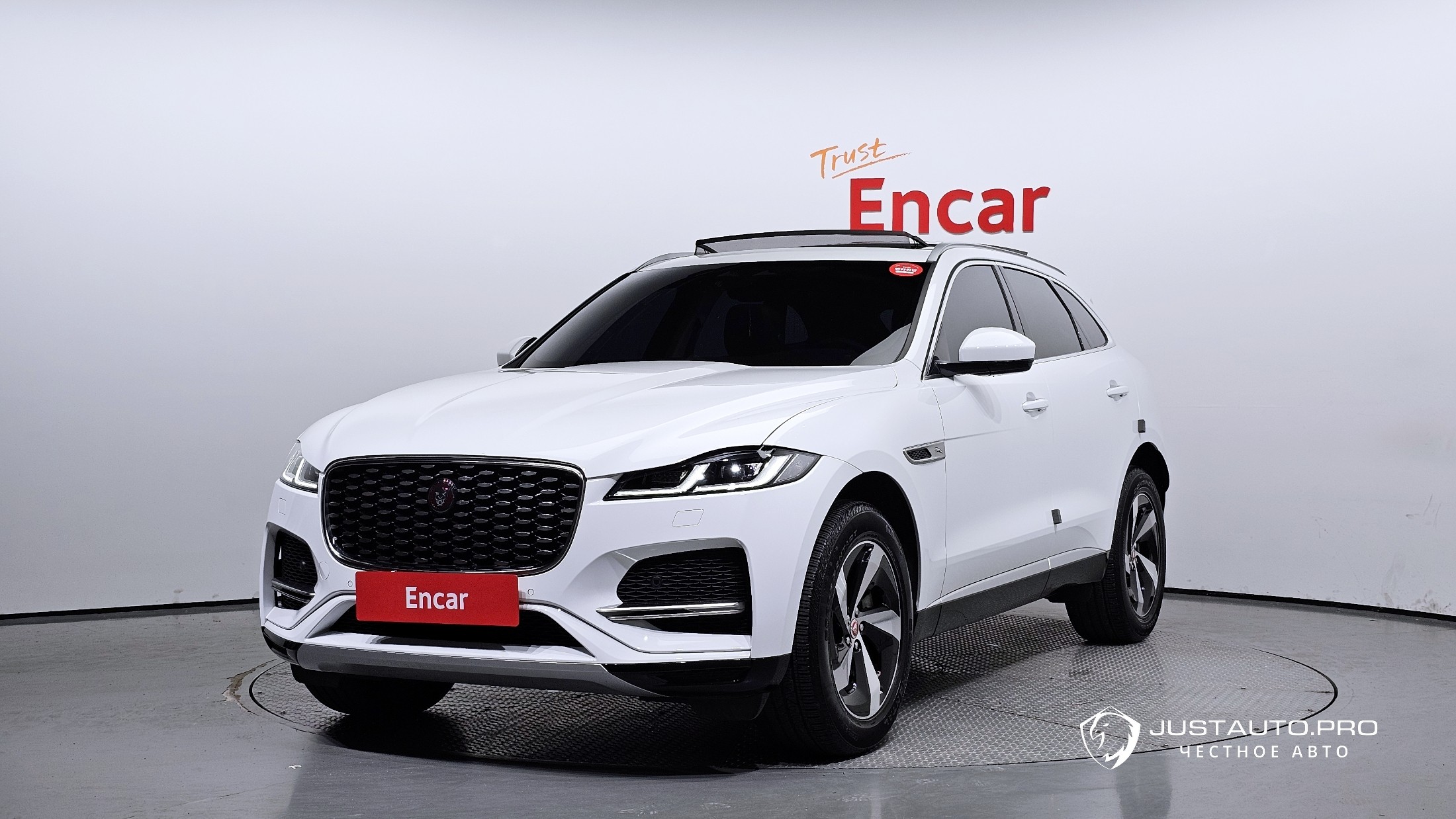 Автомобиль Jaguar F-PACE