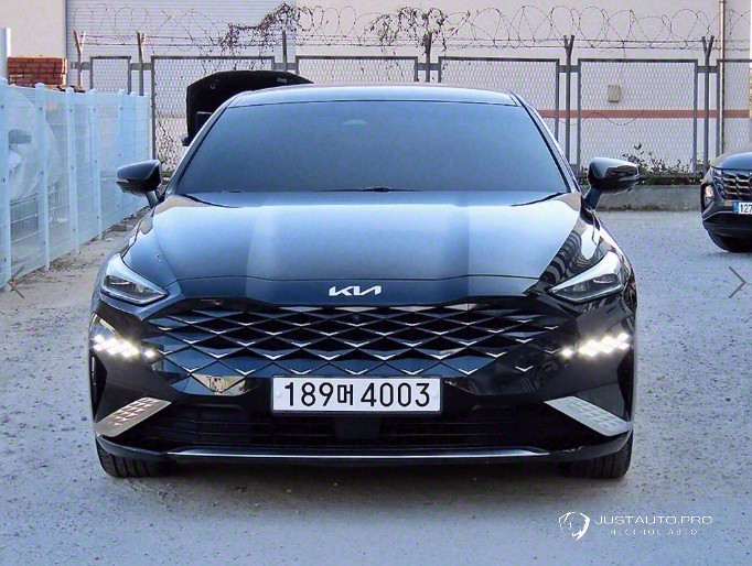 Автомобиль Kia K8