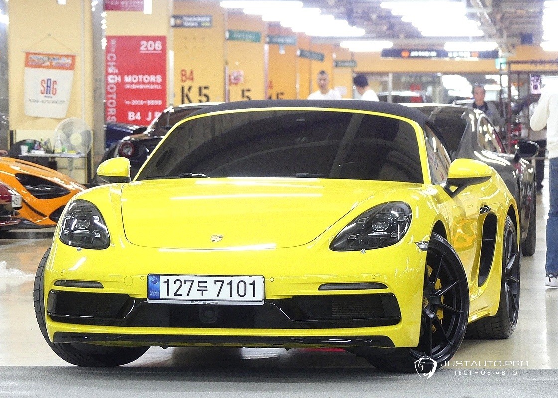 Автомобиль Porsche 718