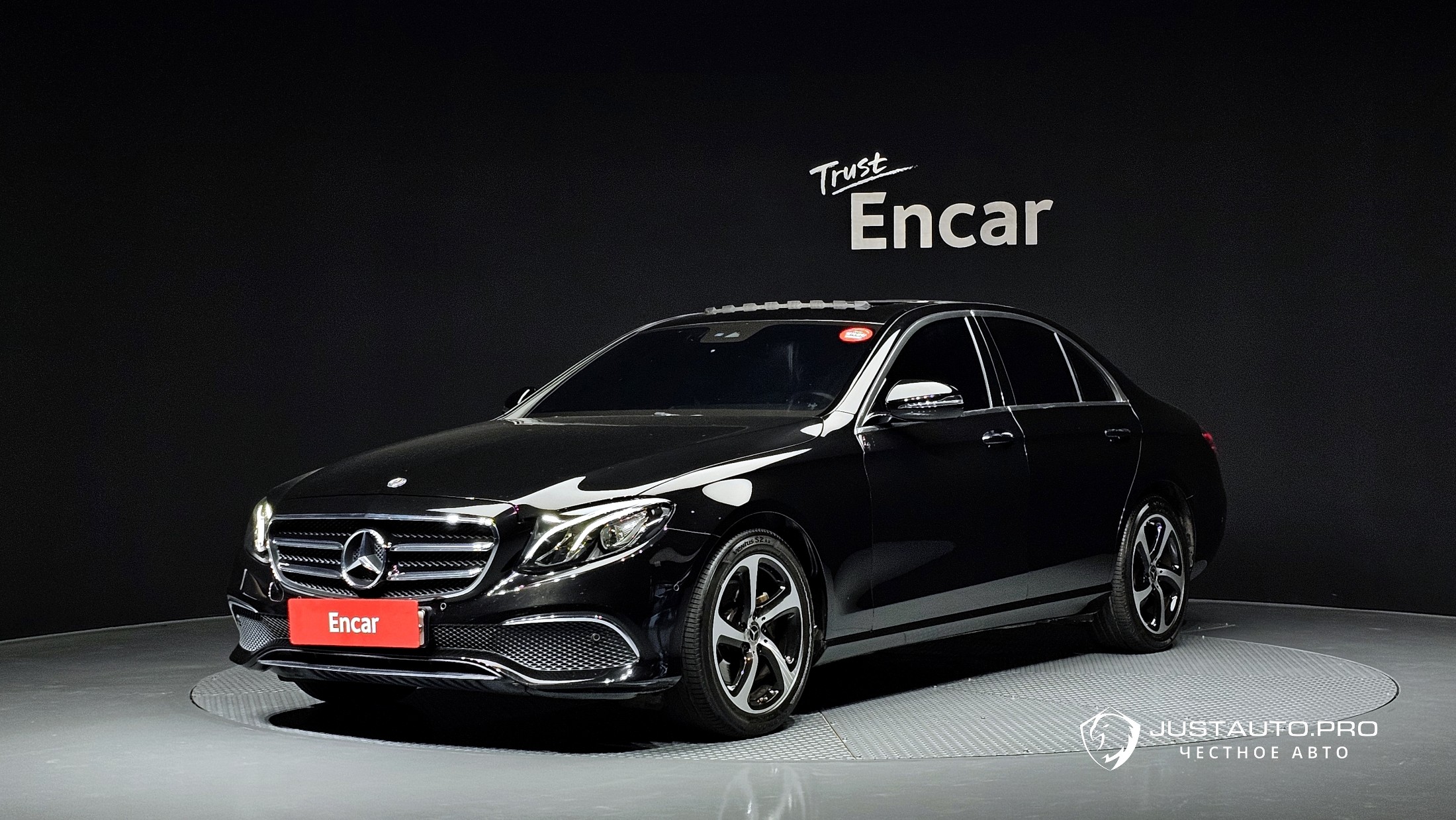 Автомобиль Mercedes-Benz E-Class