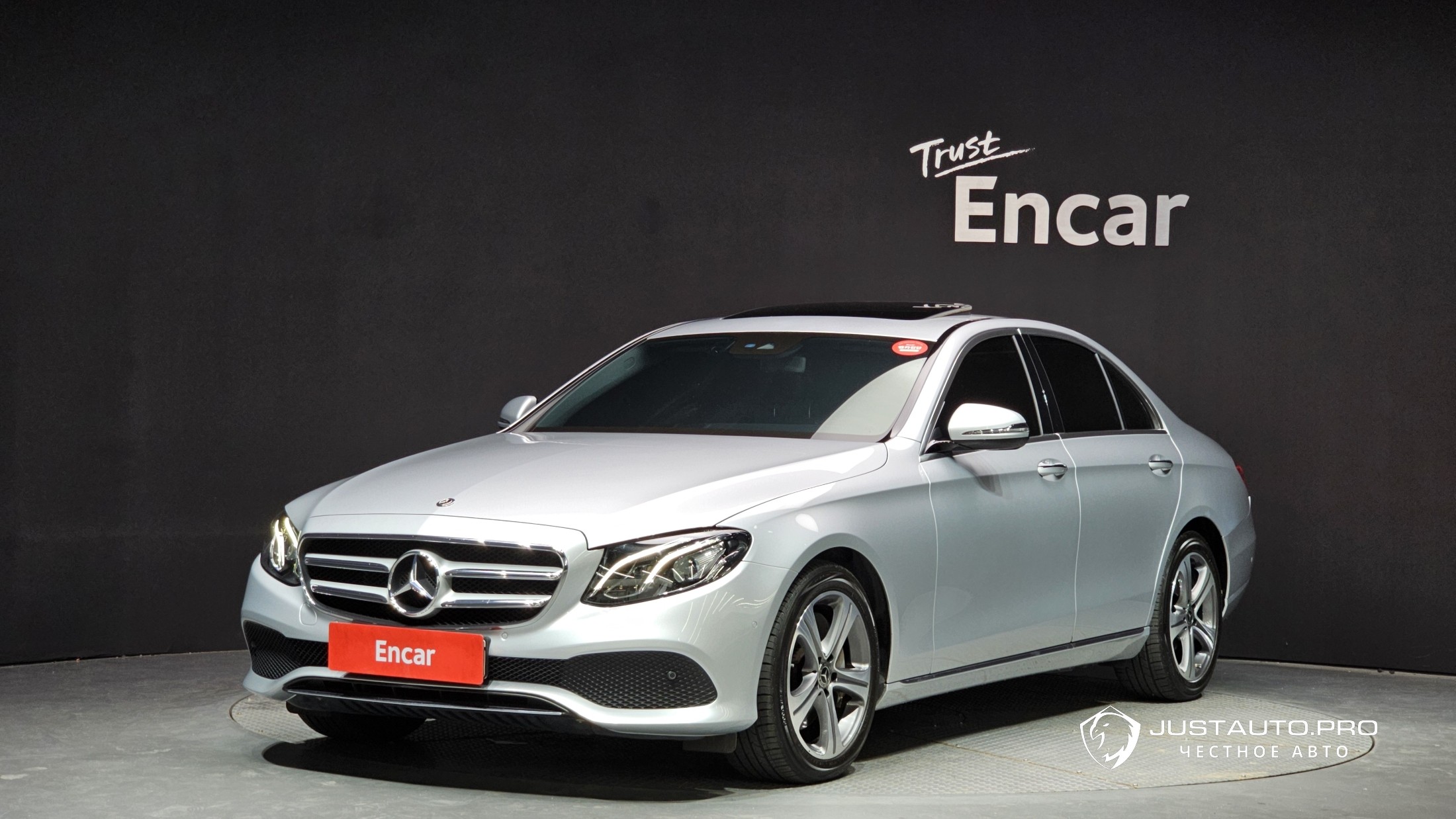Автомобиль Mercedes-Benz E-Class