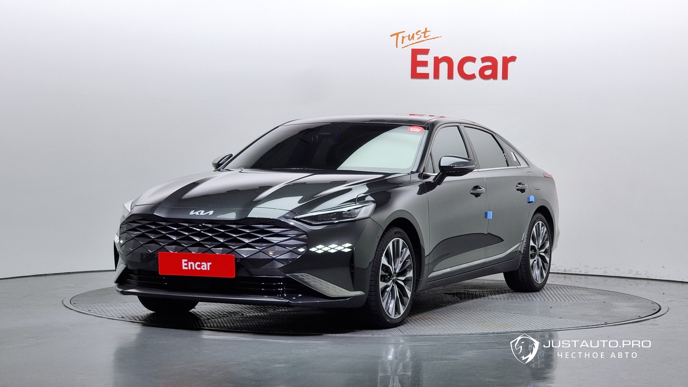 Автомобиль Kia K8