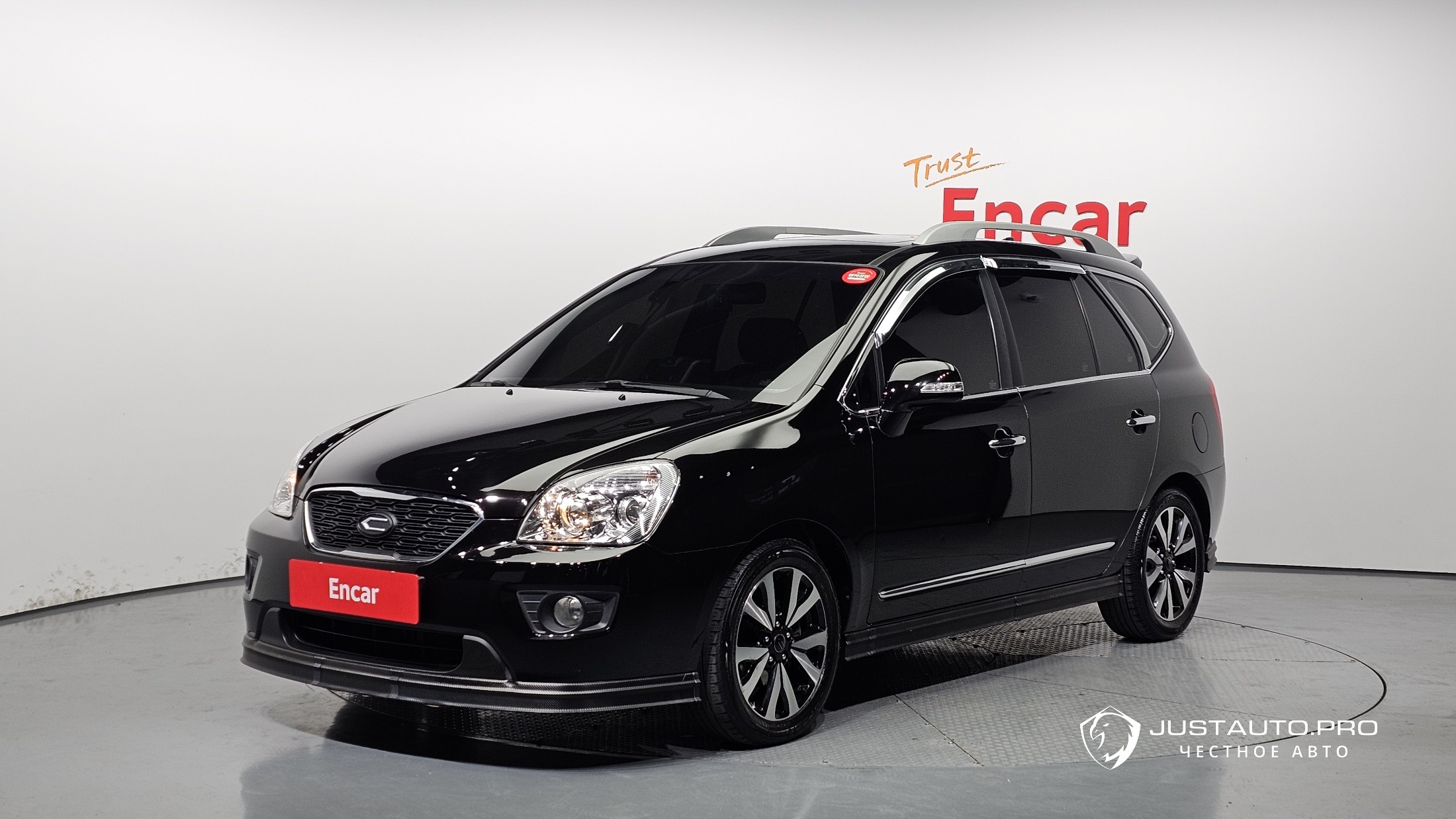 Автомобиль Kia Carens